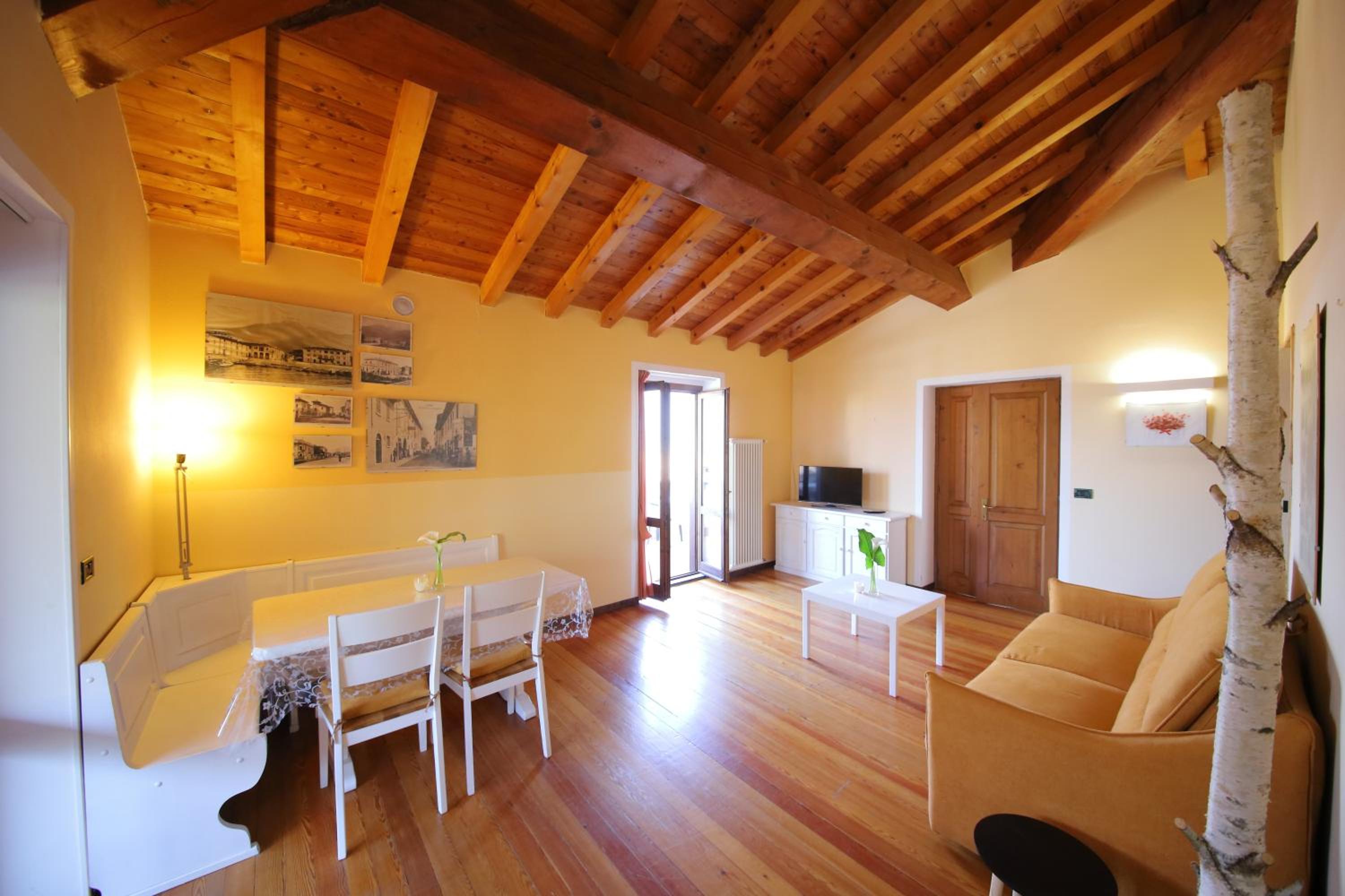 Two-Bedroom Apartment with Balcony photo 2