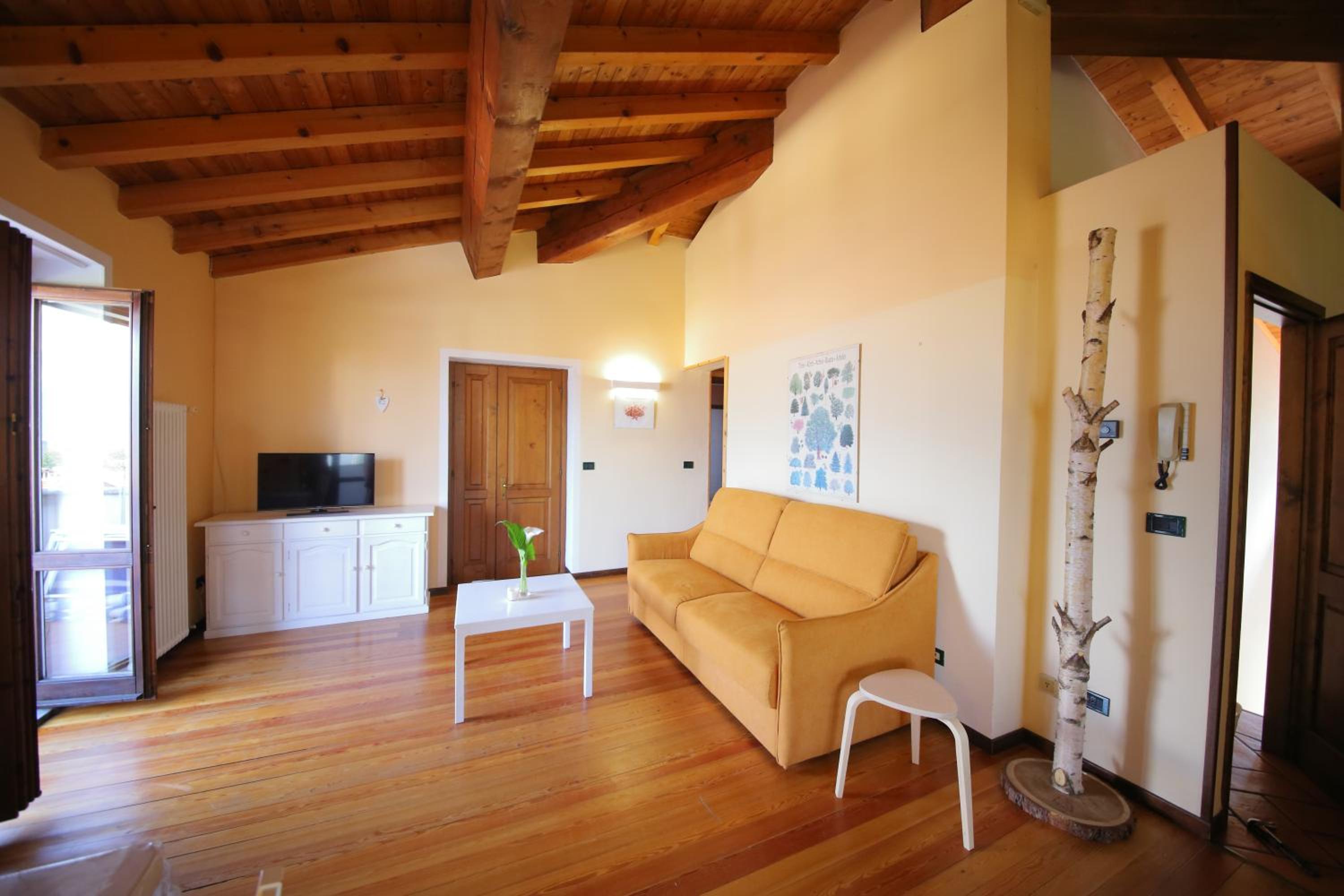 Two-Bedroom Apartment with Balcony photo 3
