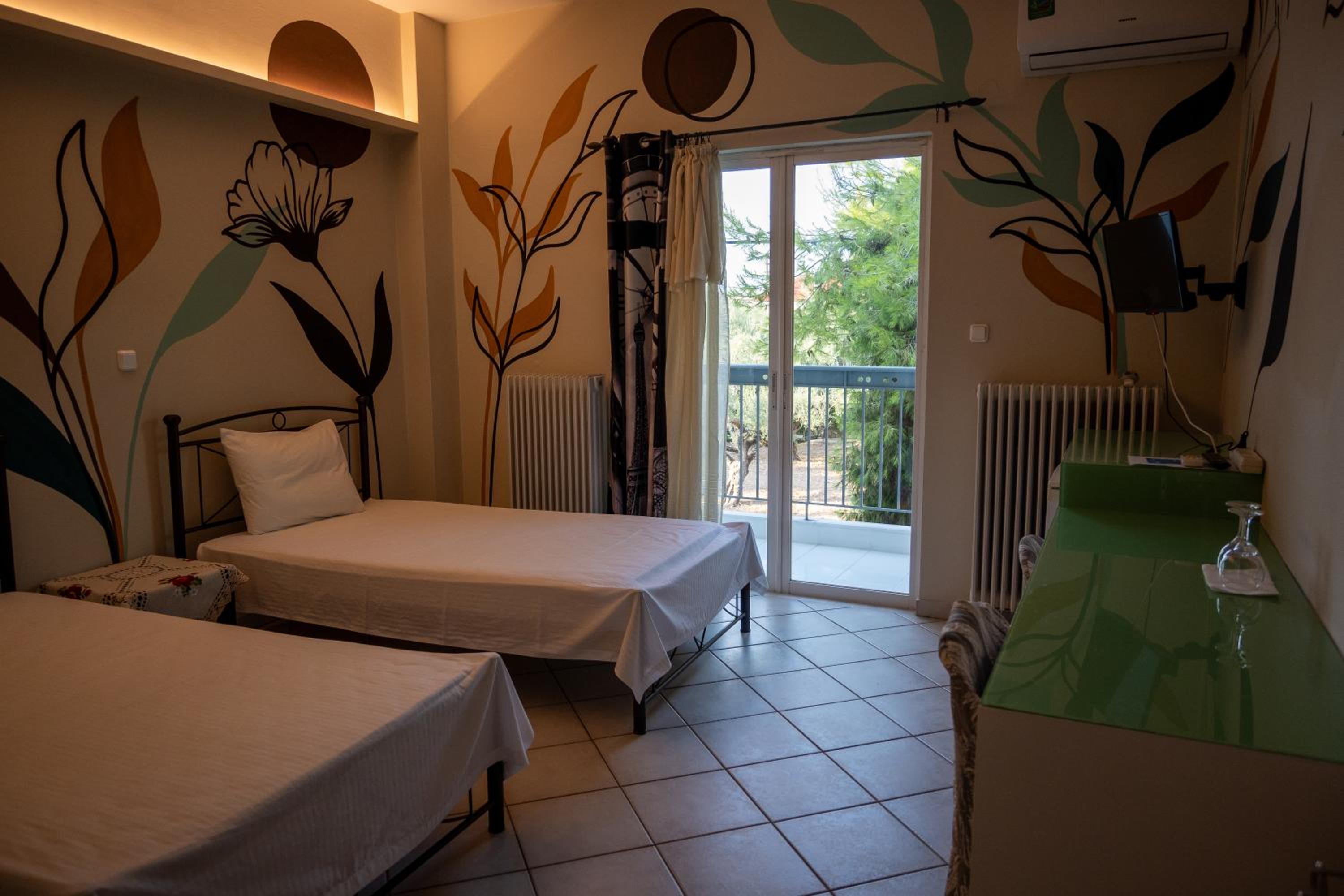 Budget Twin Room - Photo 5