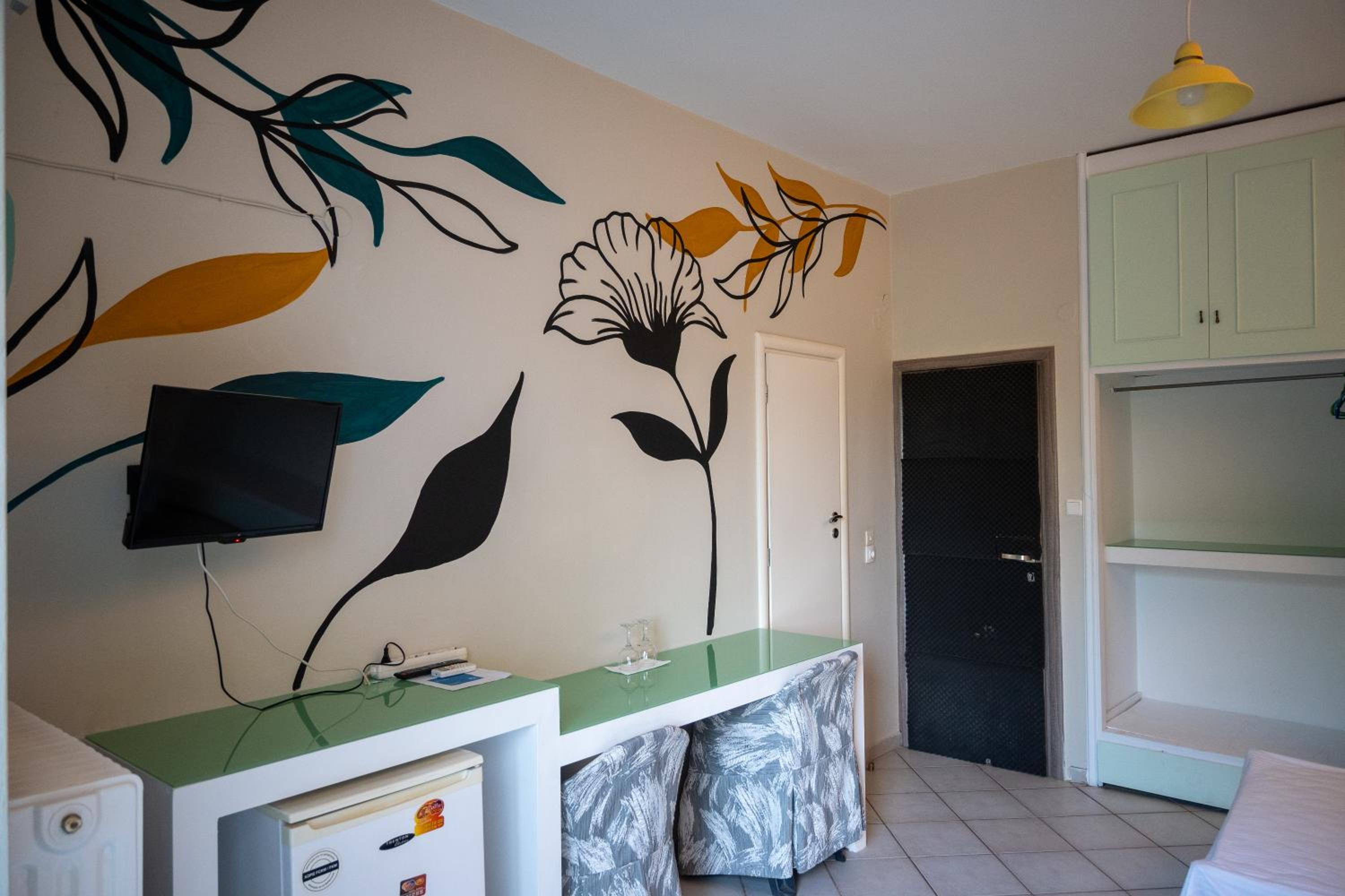 Budget Twin Room - Photo 12