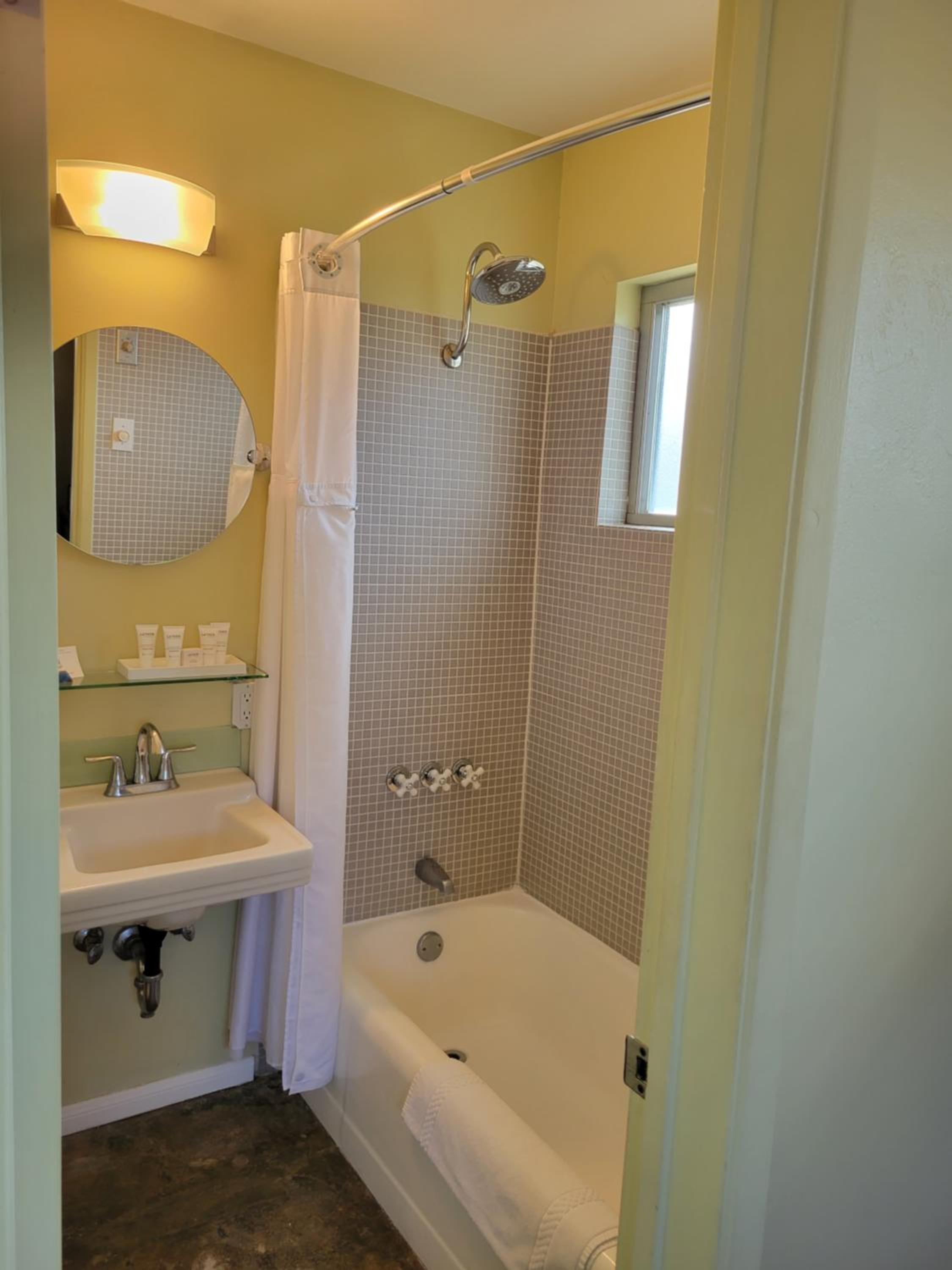 Double Room with Pool View - Photo 4
