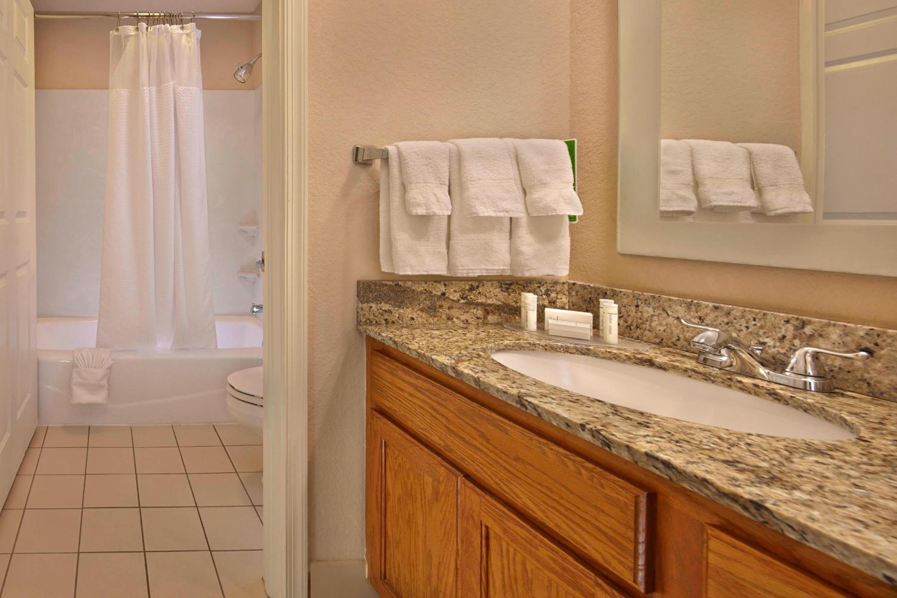 Two-Bedroom Suite - Photo 4