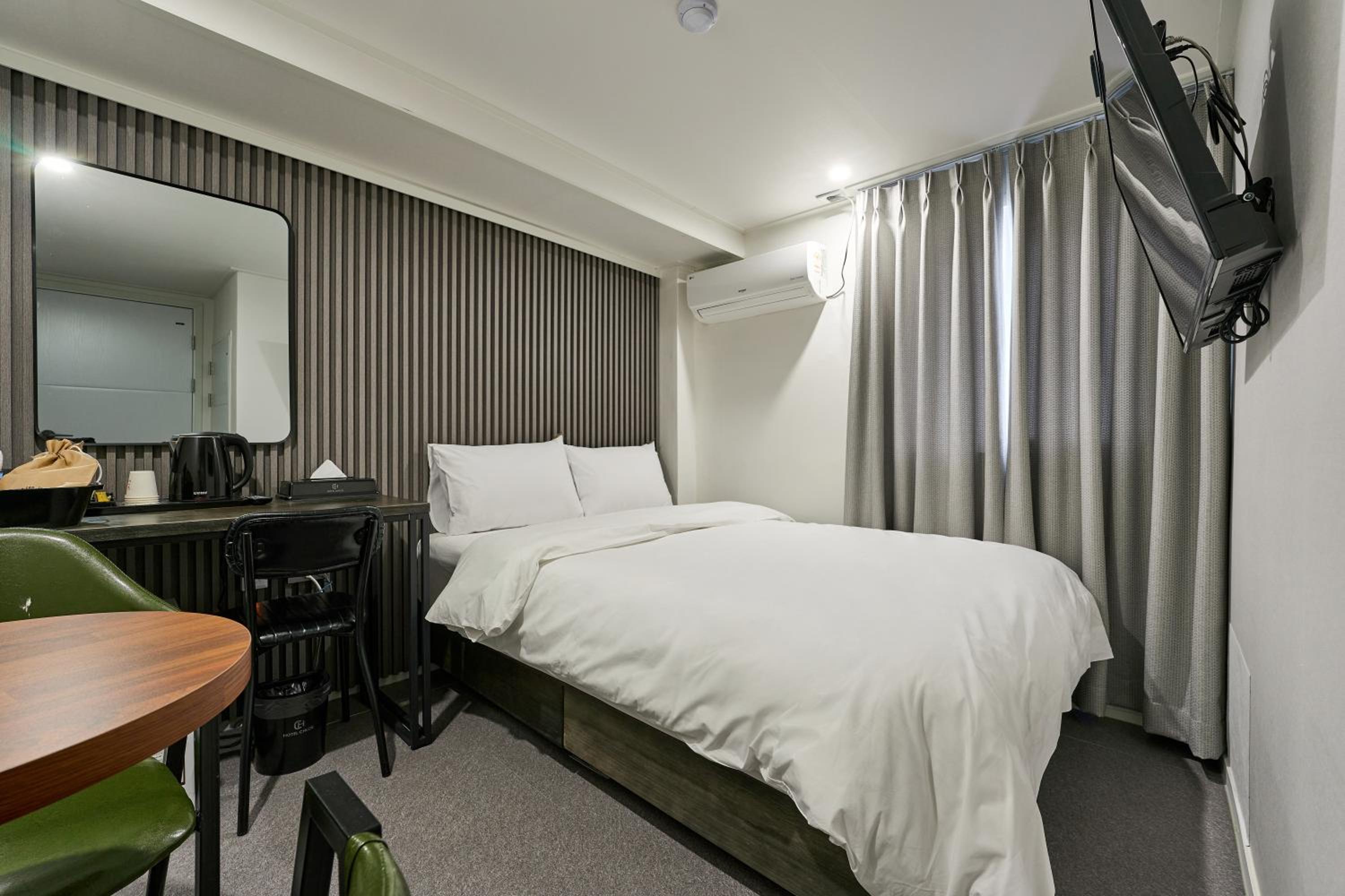 Standard Double Room - Photo 9