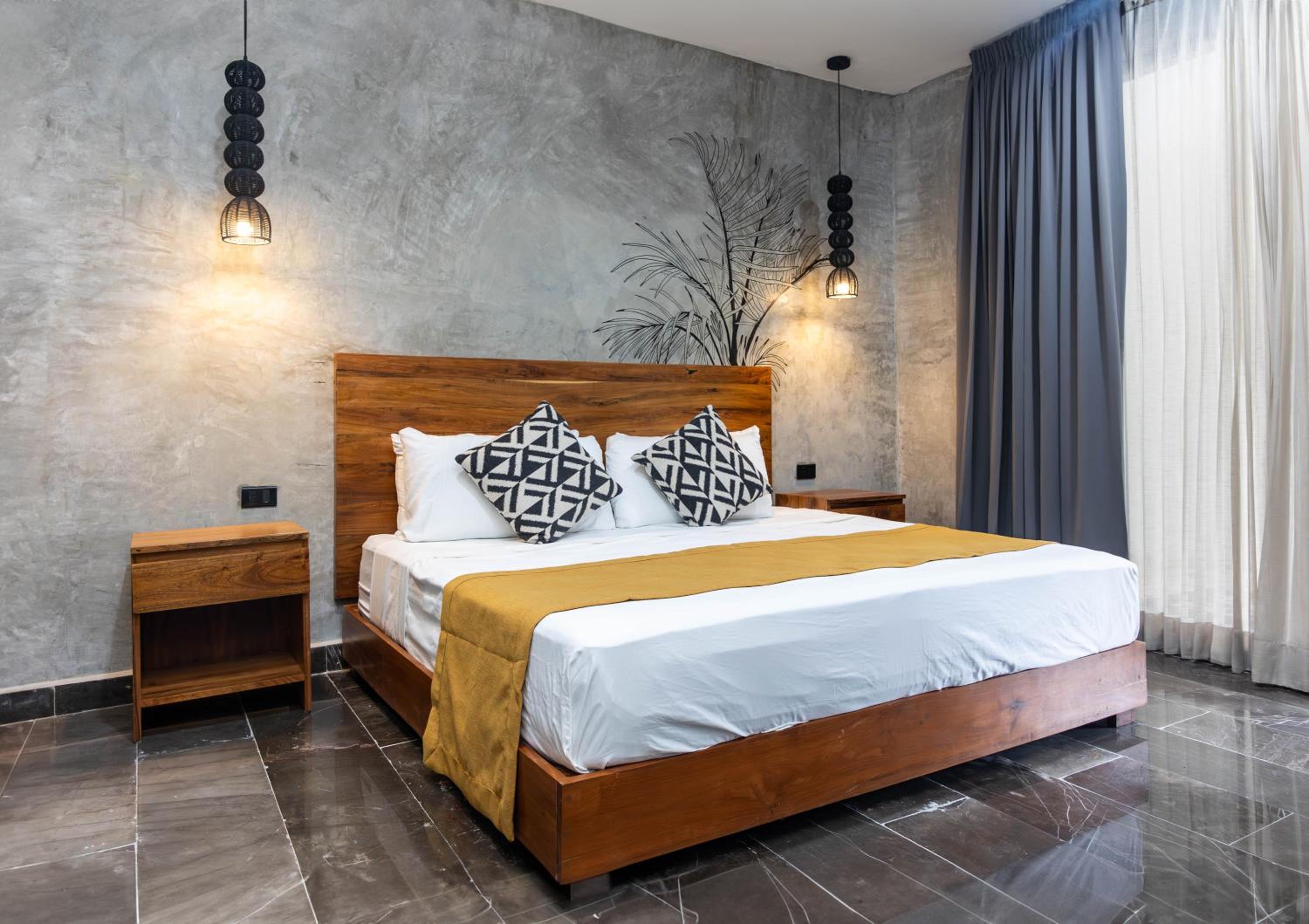 King Room with Lake View - Photo 8