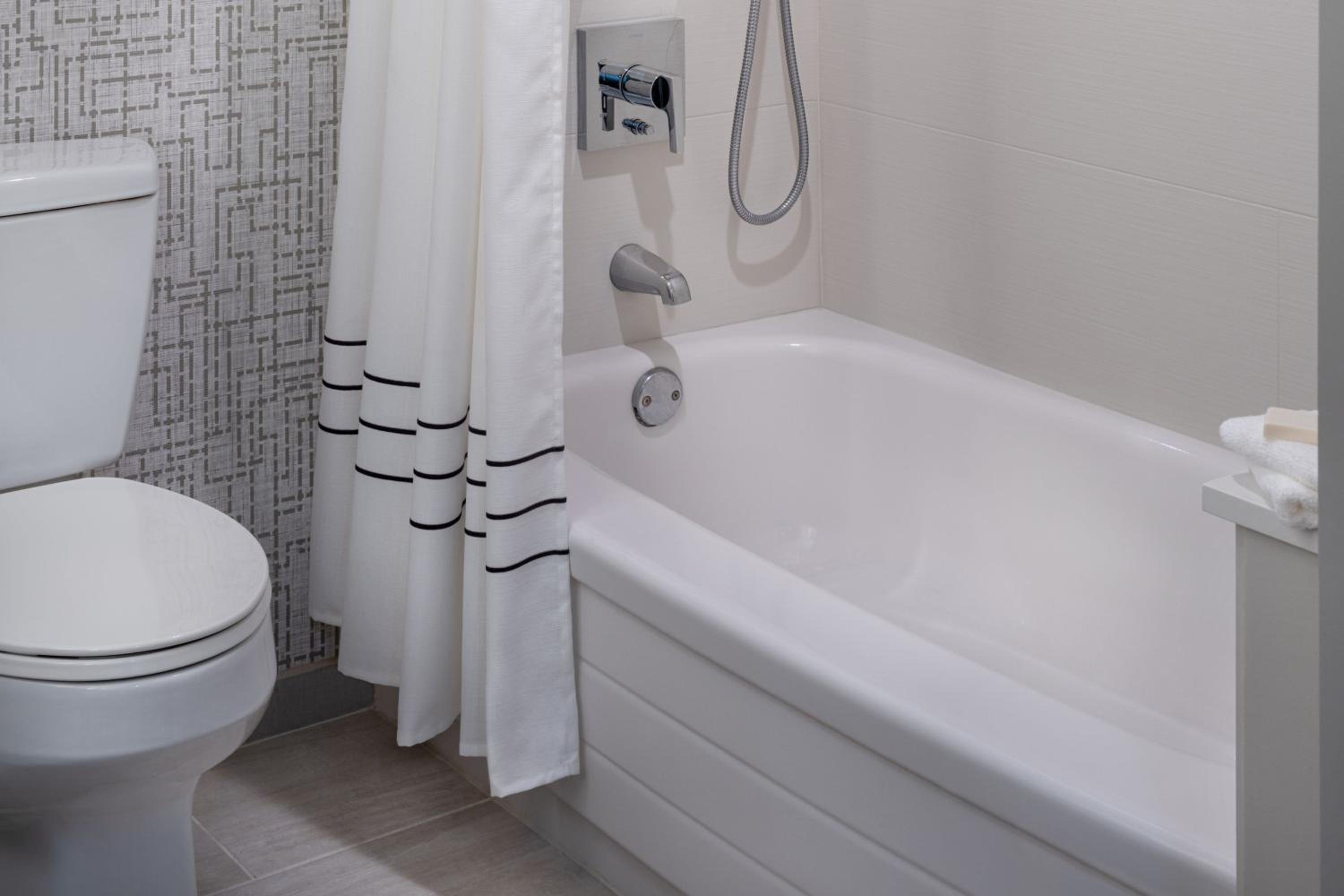 Concierge Level Guest Room One King - Photo 2