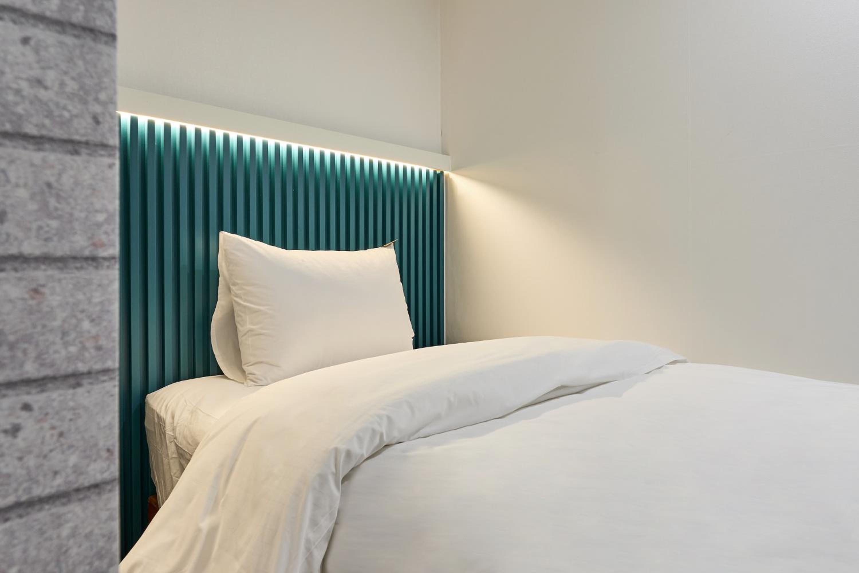 Standard Twin Room - Photo 13