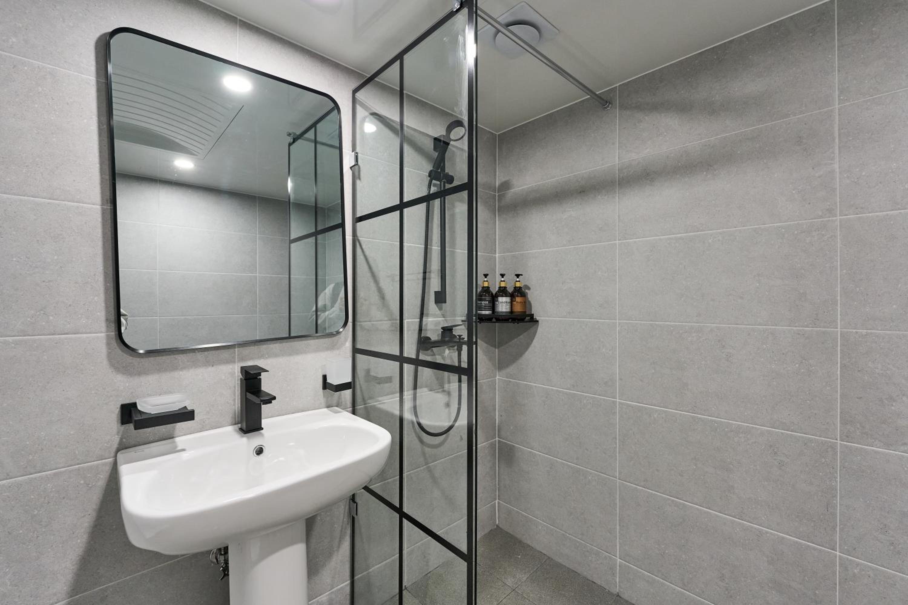 Standard Twin Room - Photo 10