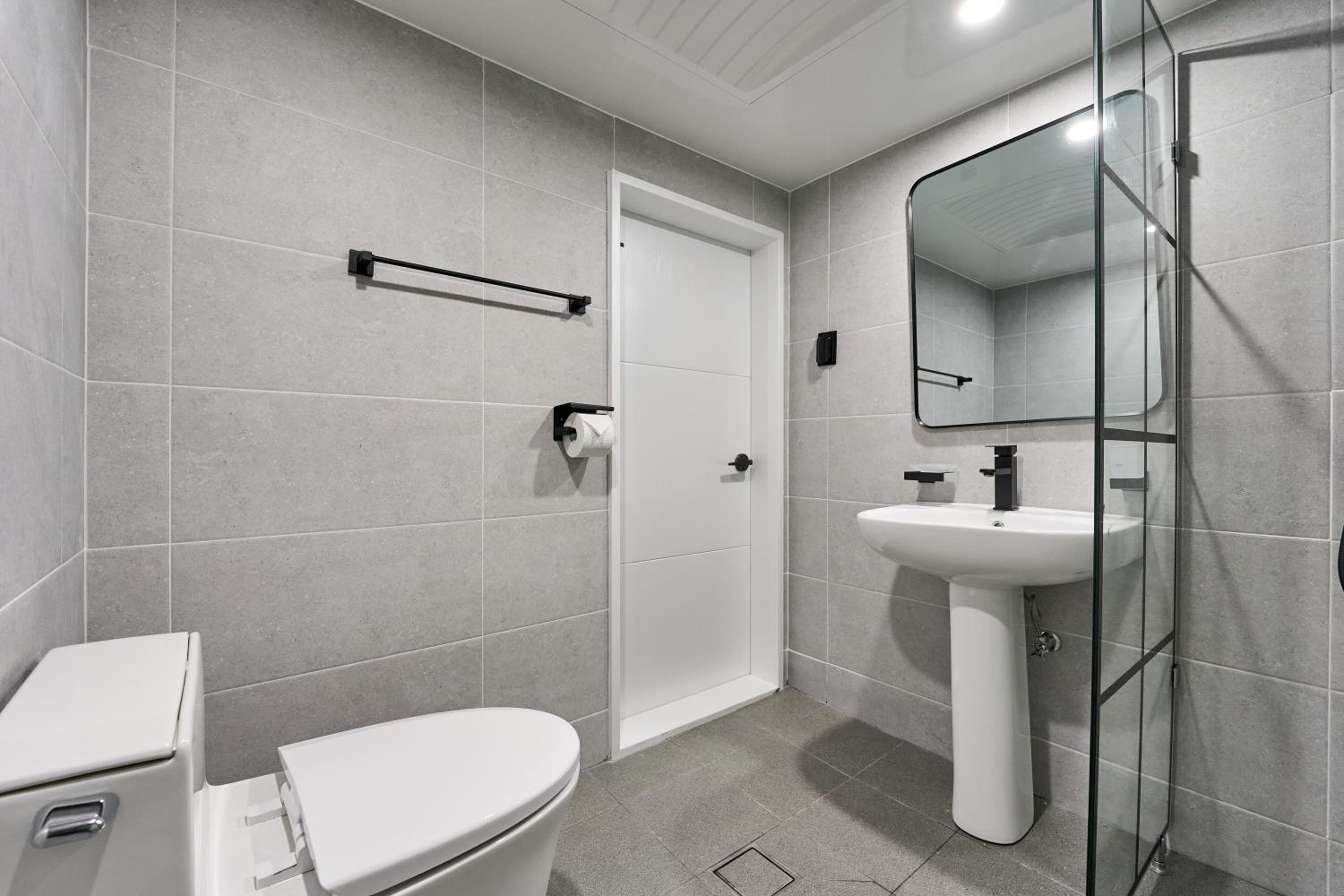 Standard Twin Room - Photo 12