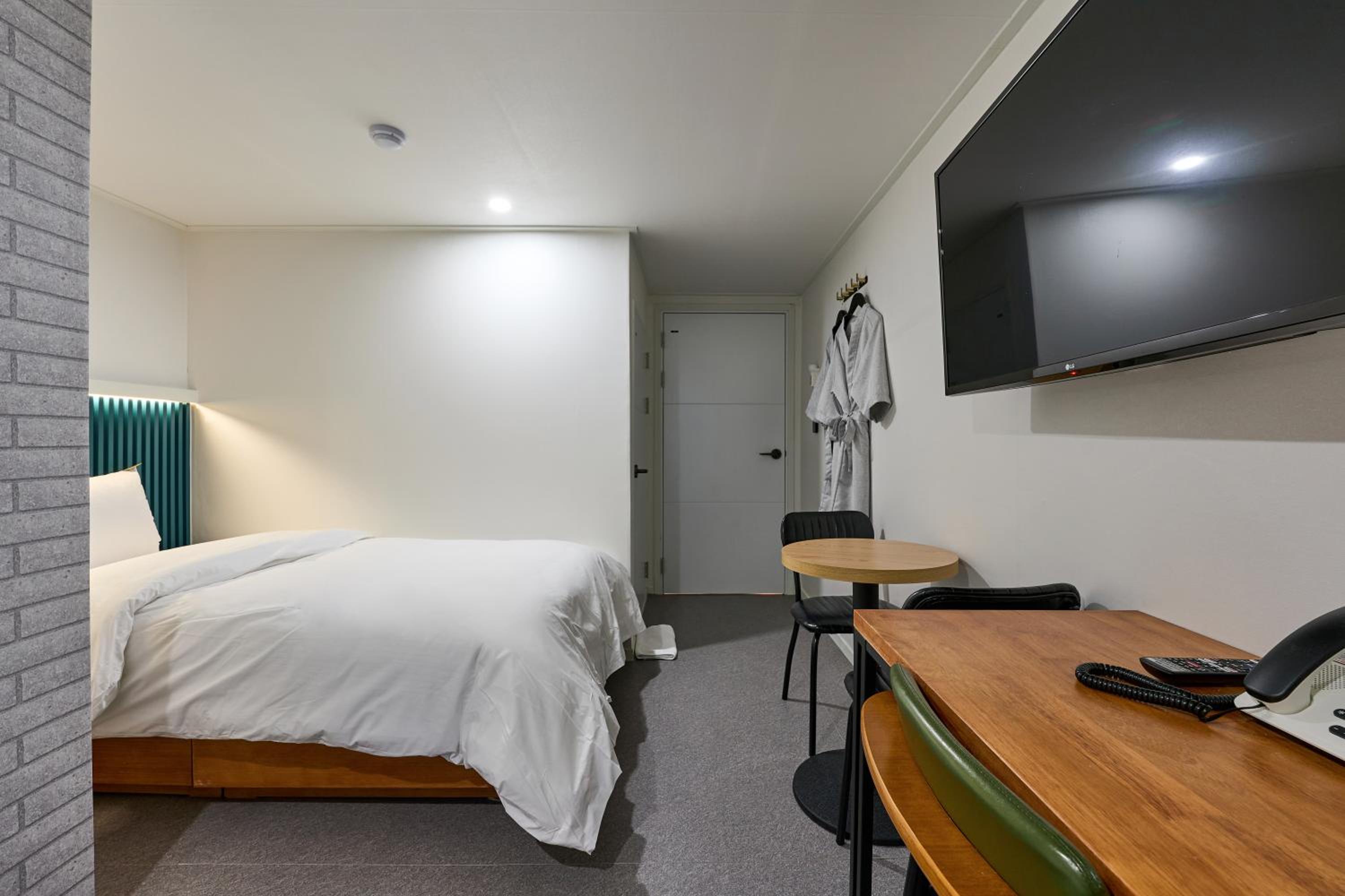 Standard Twin Room - Photo 14