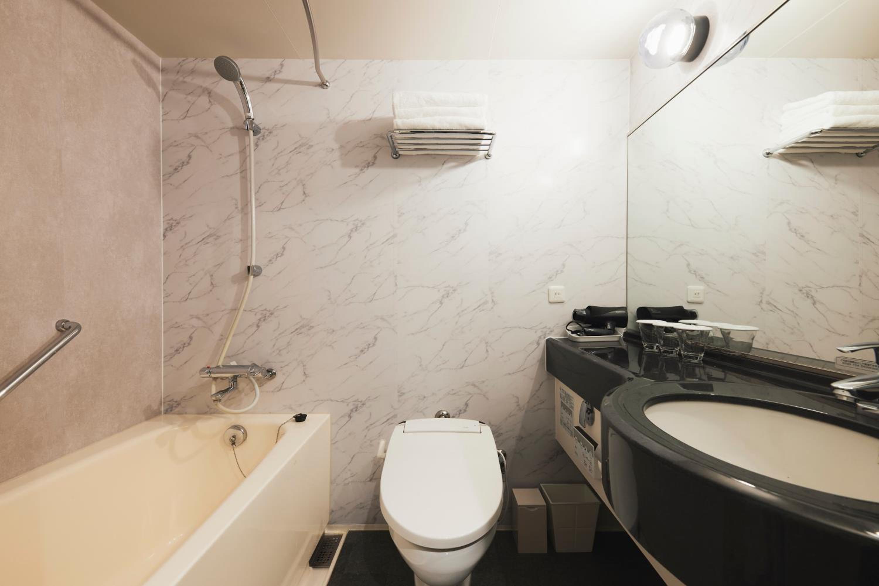 Deluxe Twin Room - Non-Smoking photo 3