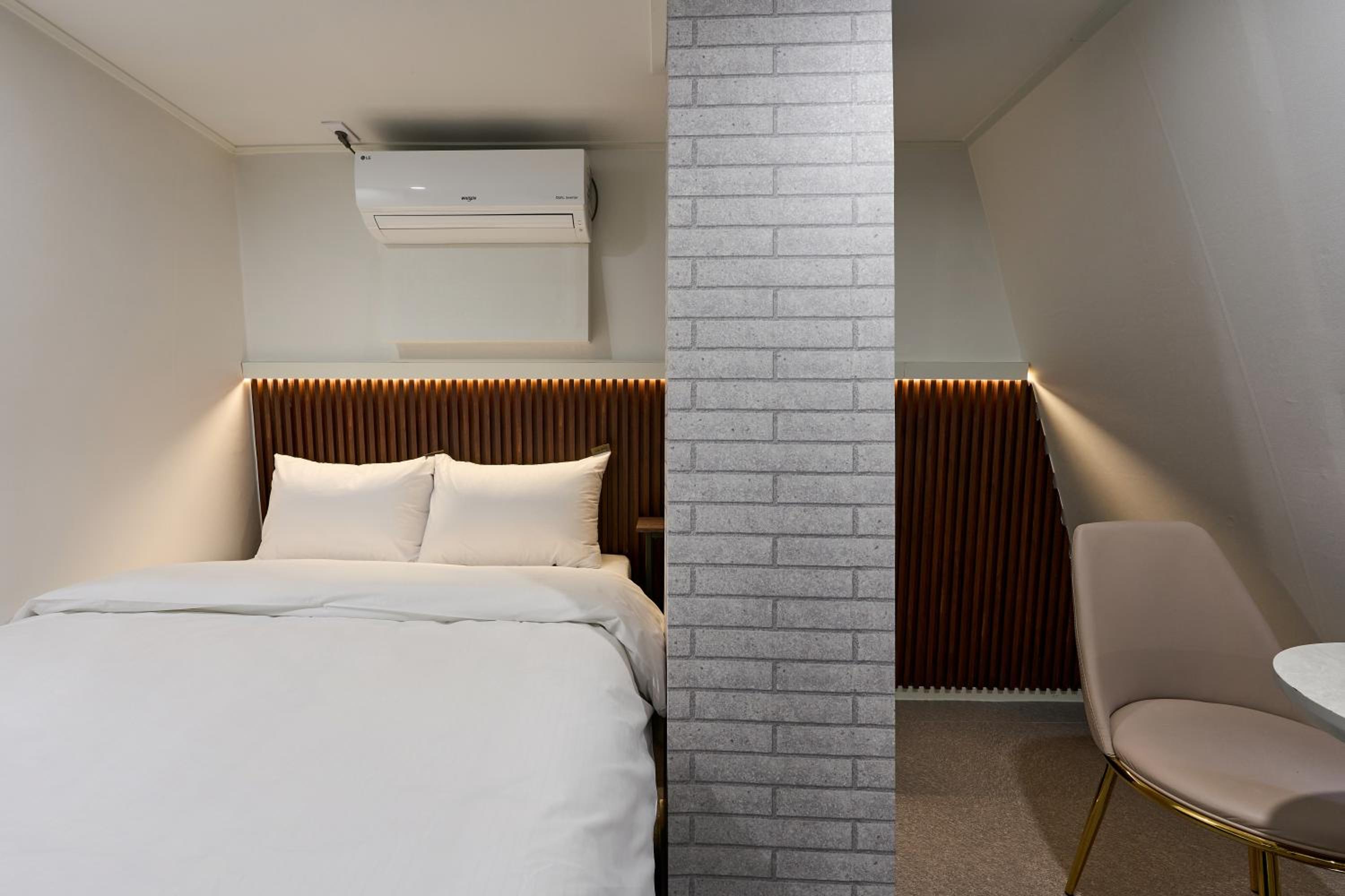 Deluxe Double Room - Photo 12