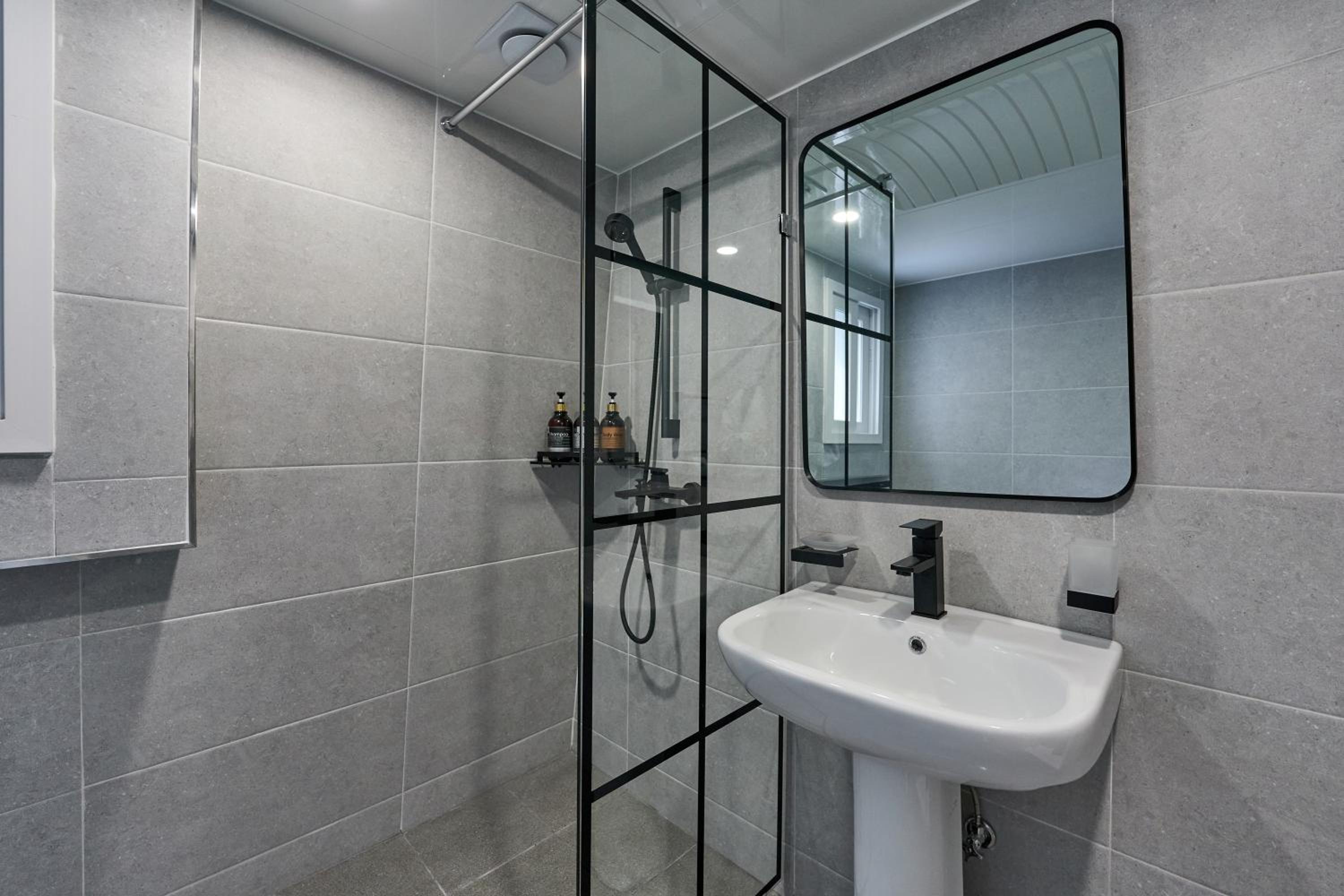 Deluxe Double Room - Photo 7