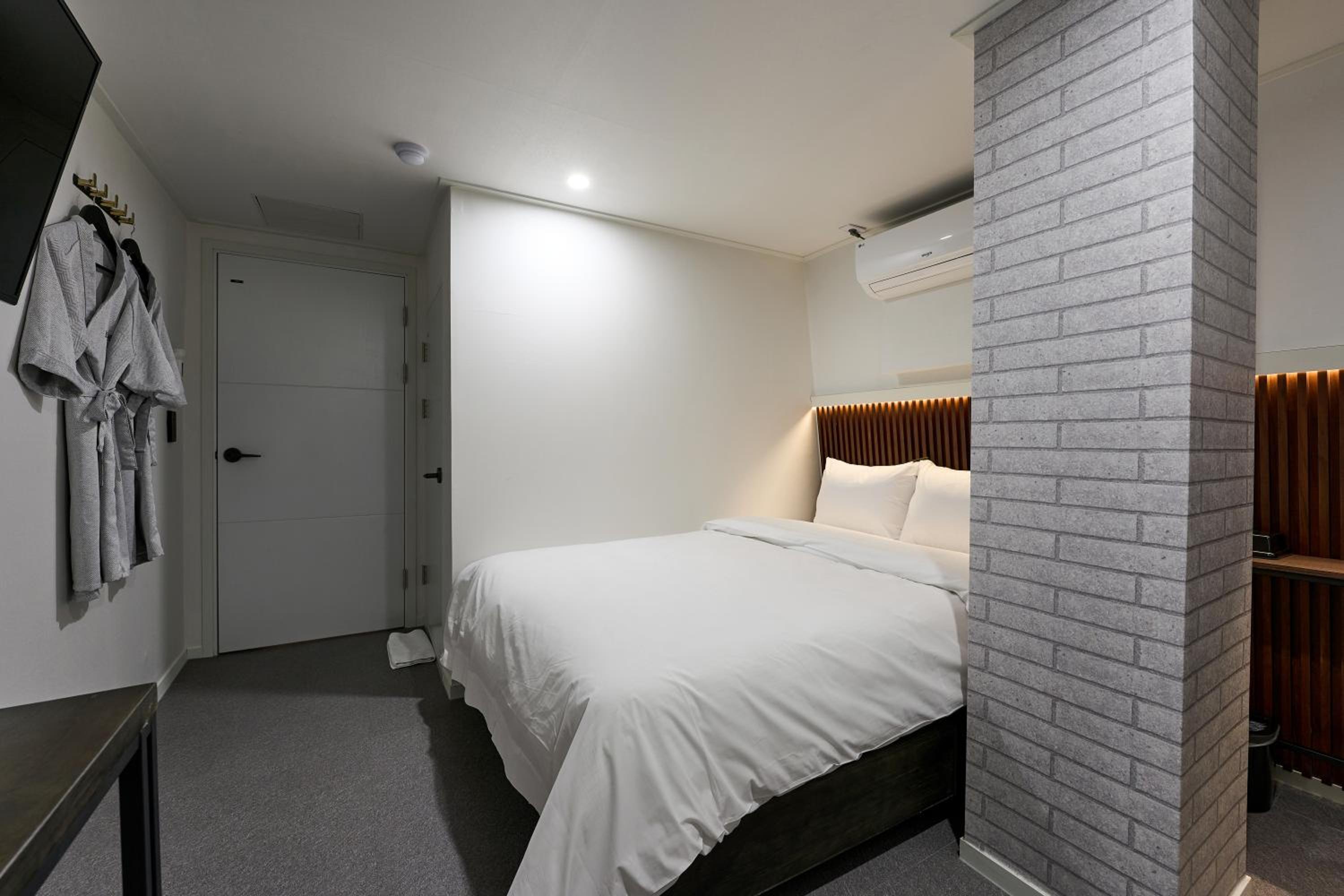 Deluxe Double Room - Photo 10
