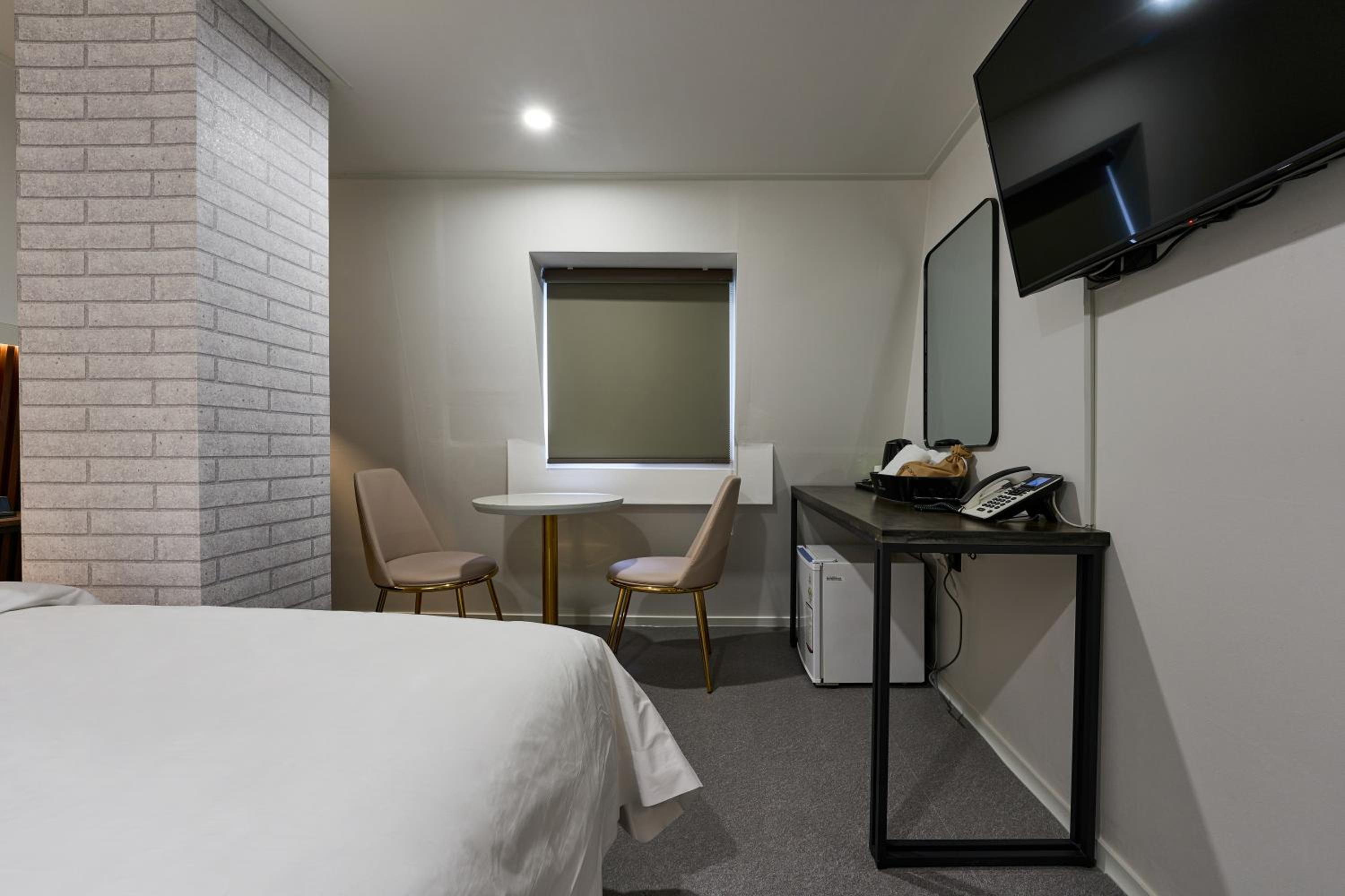 Deluxe Double Room - Photo 11