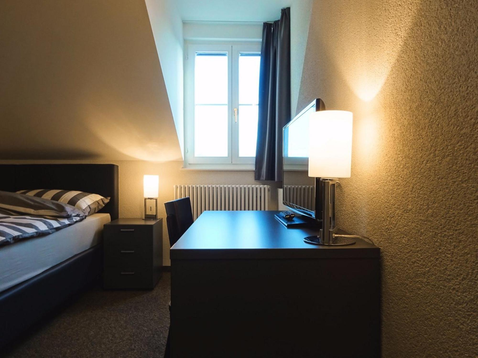 Single Room with Bathroom photo 3