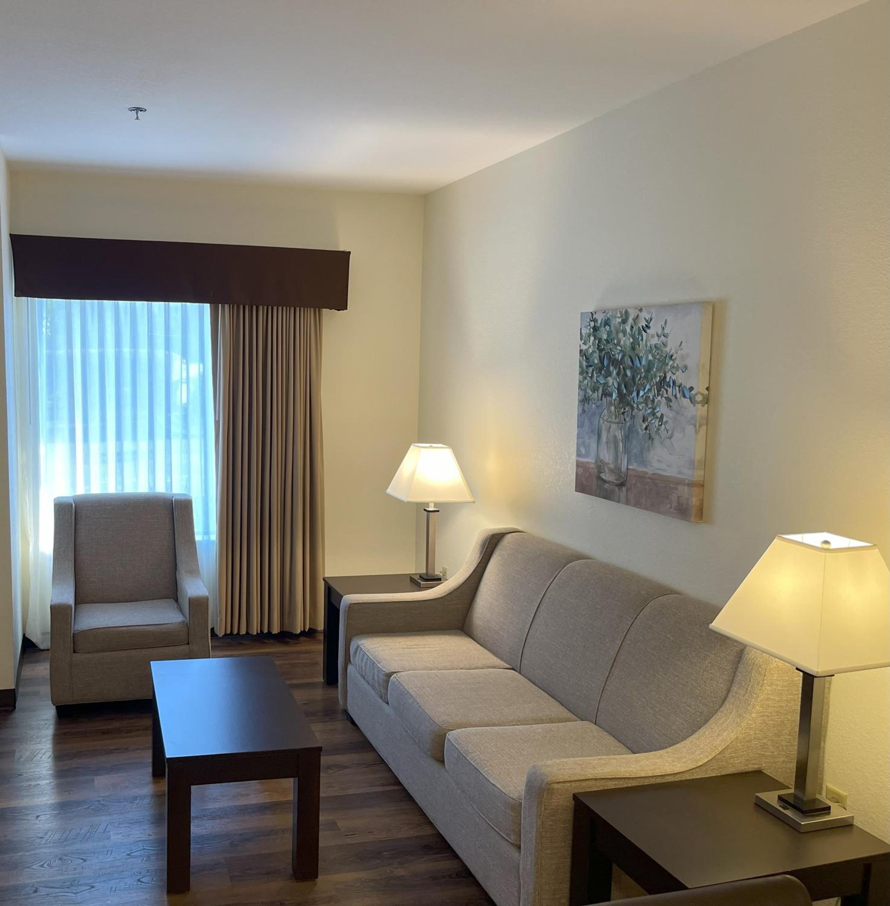 Suite with Two Queen Beds - Non-Smoking - Photo 2