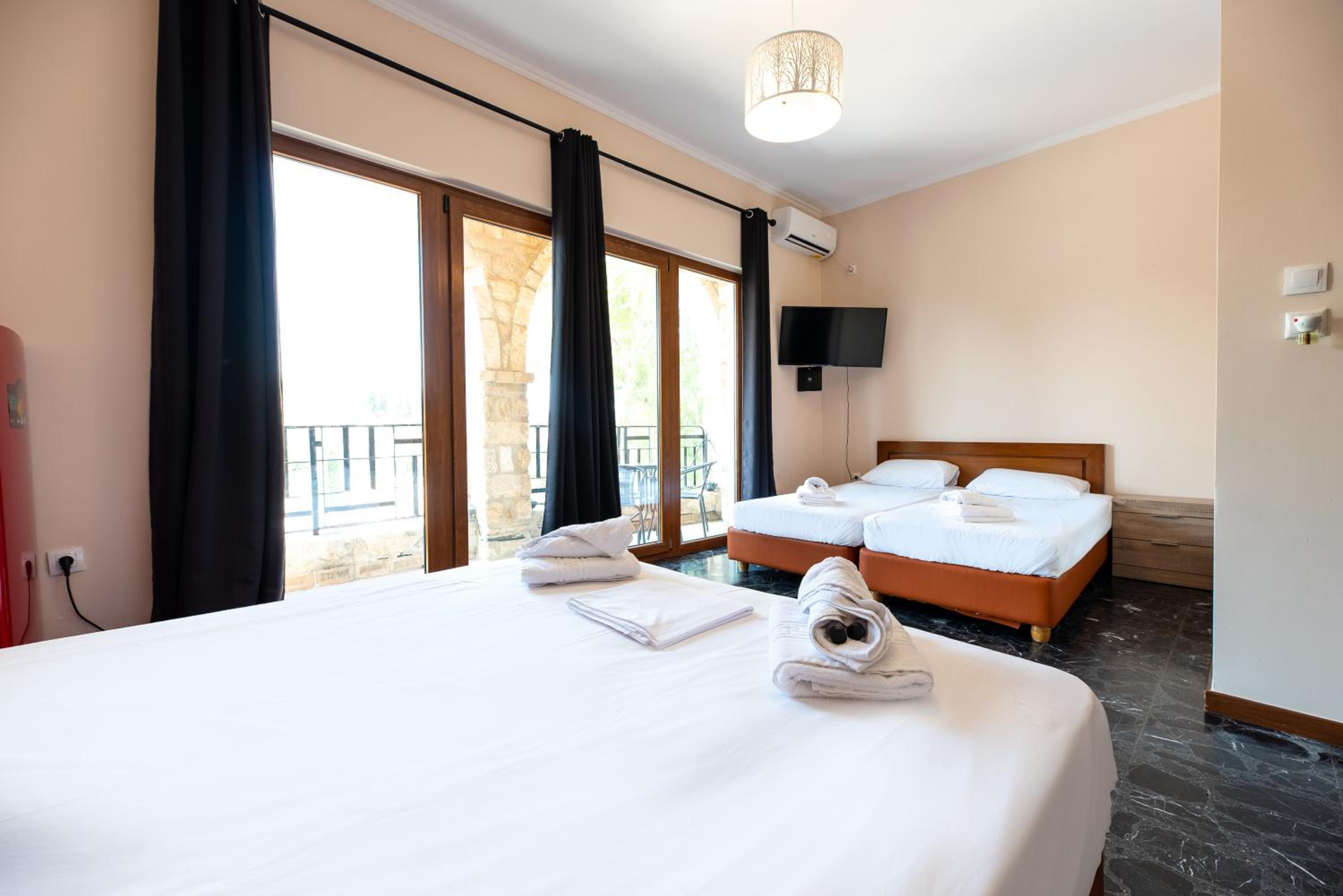 Apartment with Terrace - Photo 3