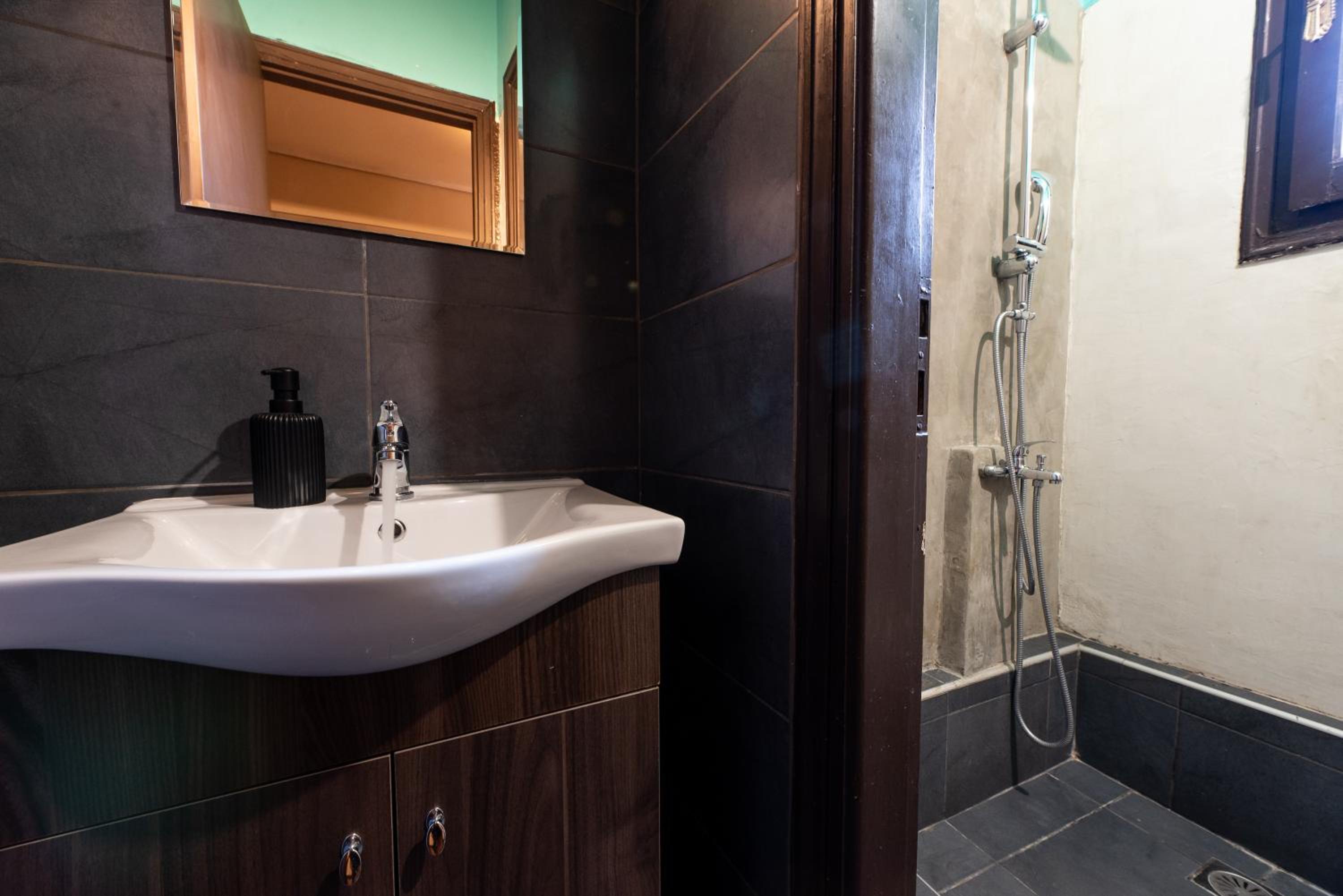 Studio Apartment - Photo 10