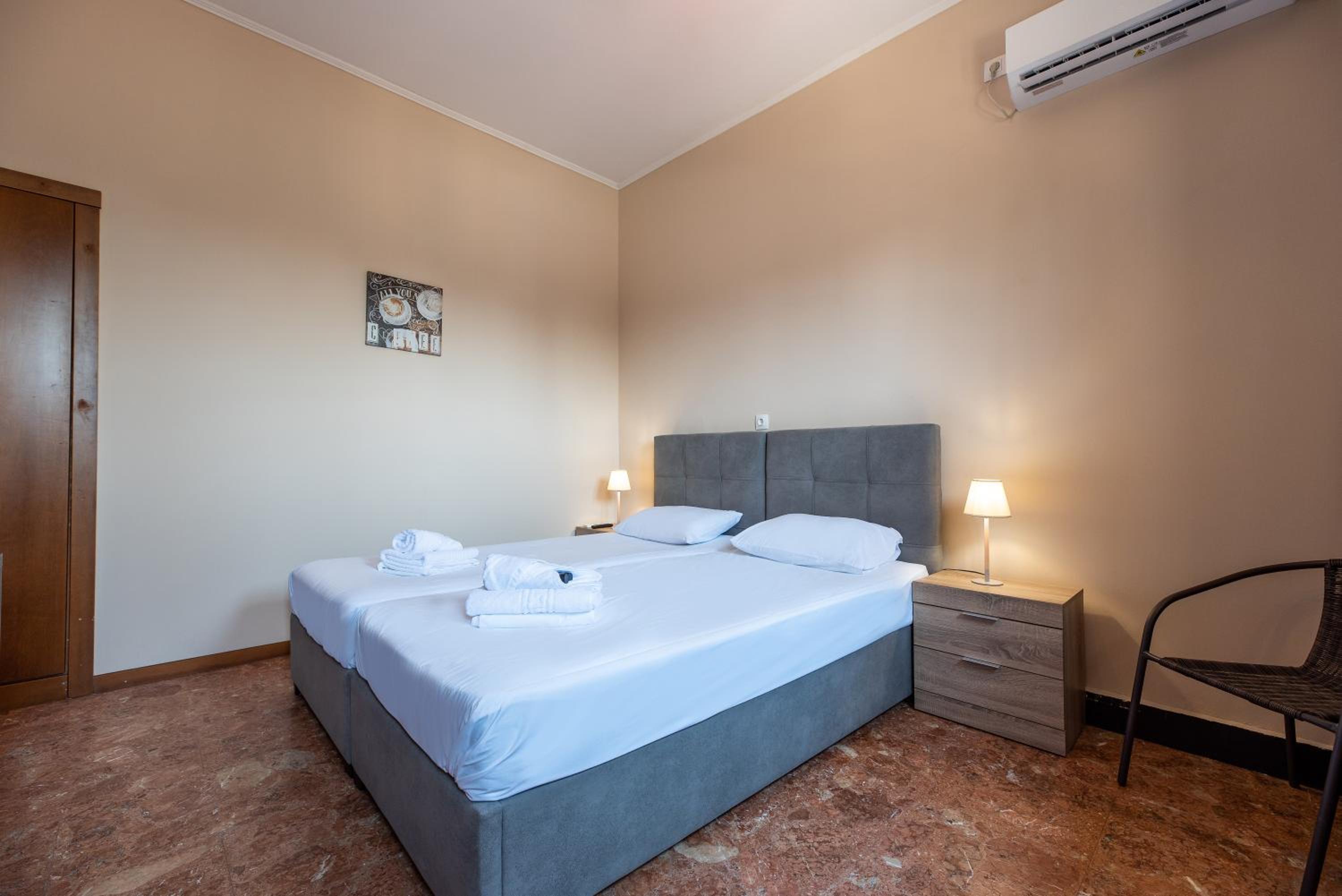 Studio Apartment - Photo 12