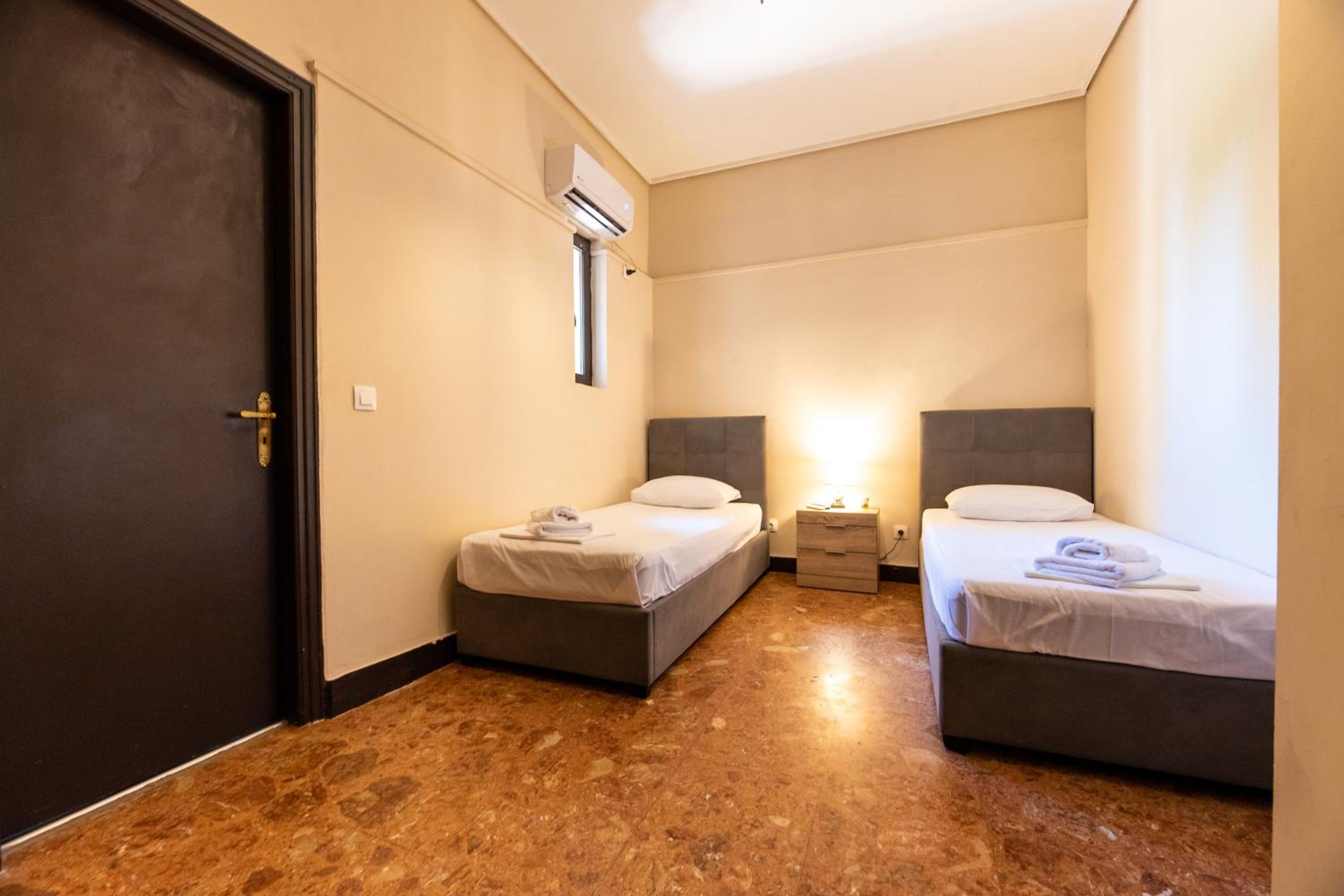 Studio Apartment - Photo 14