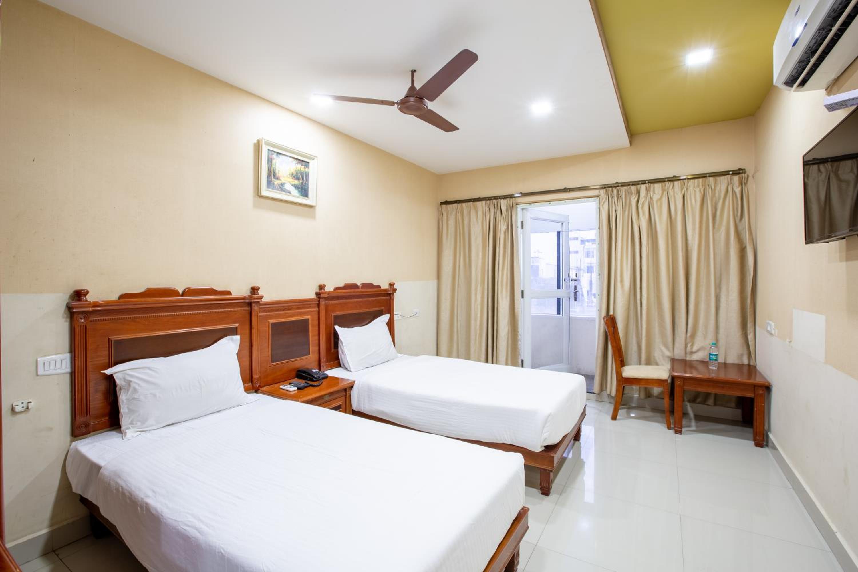 Deluxe Double or Twin Room photo 1