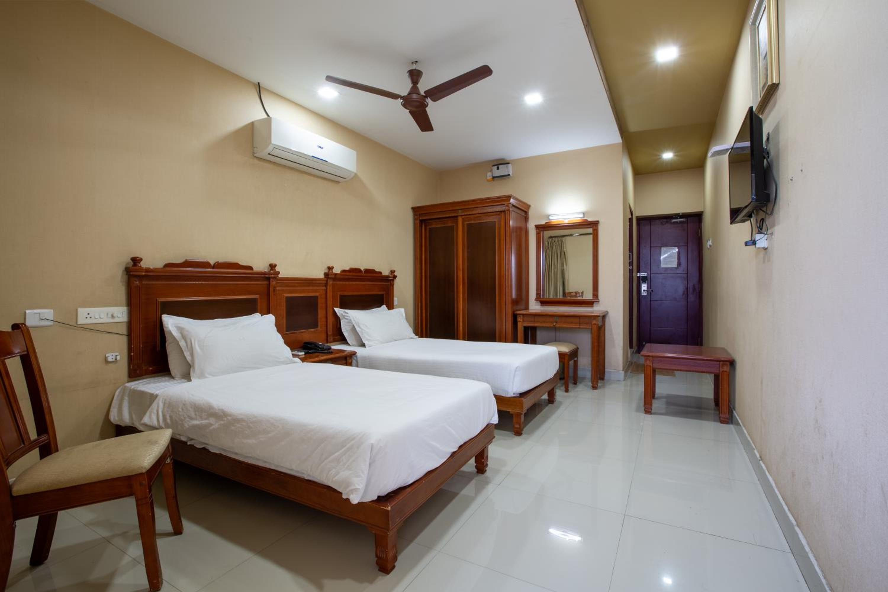 Deluxe Double or Twin Room photo 3