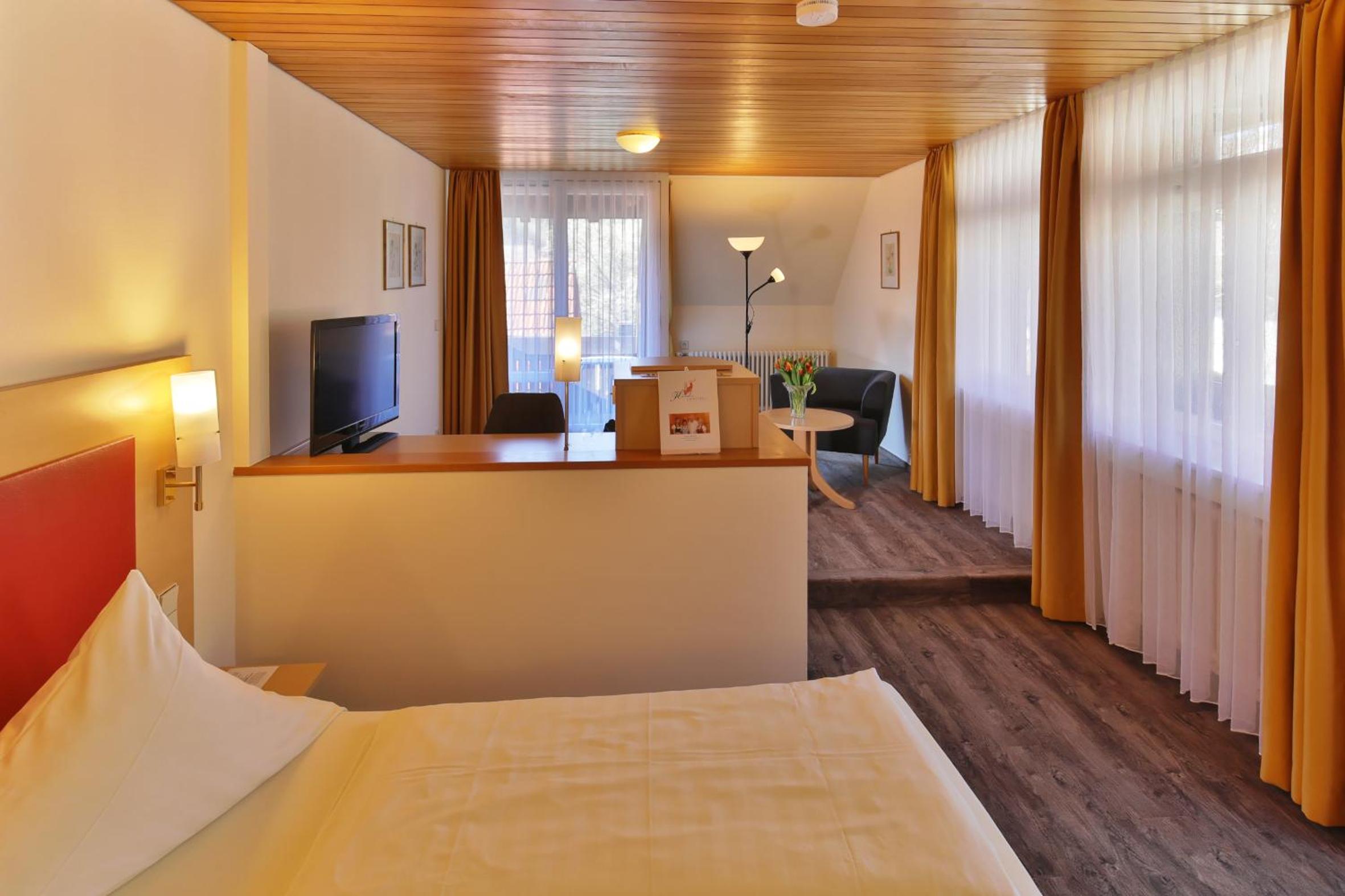 Standard Double Room - Photo 9