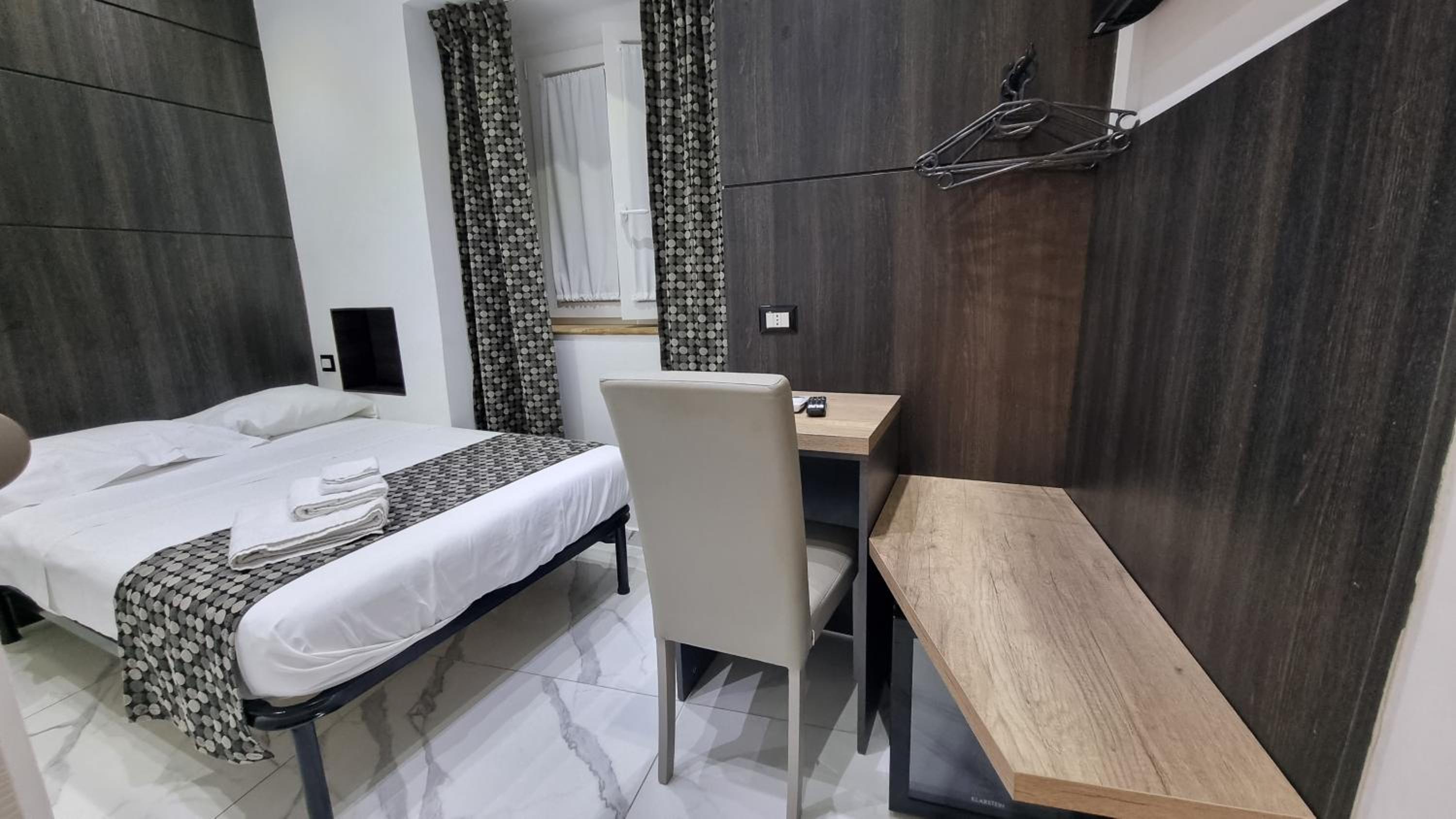 Small Double Room photo 1