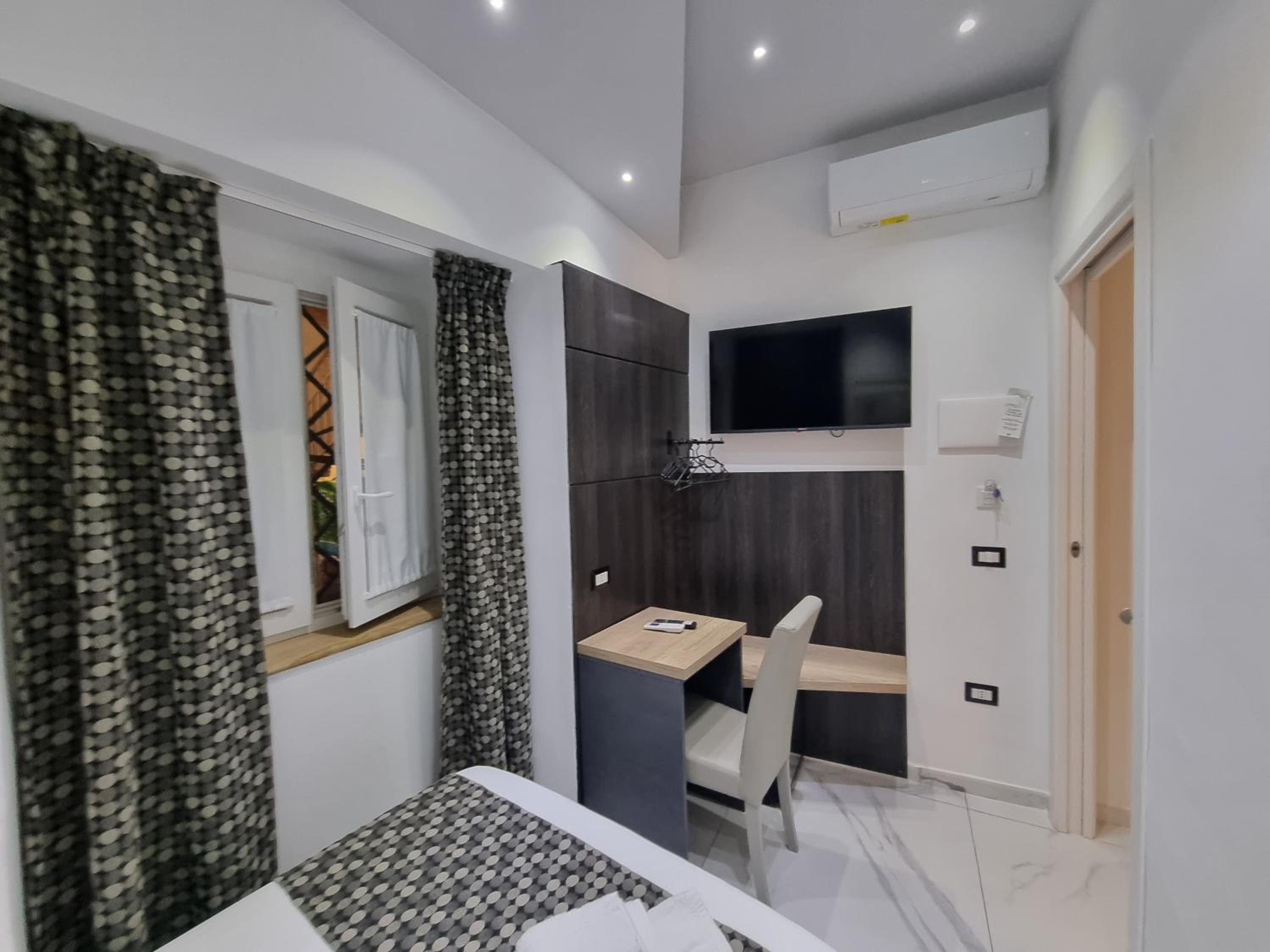 Small Double Room photo 2