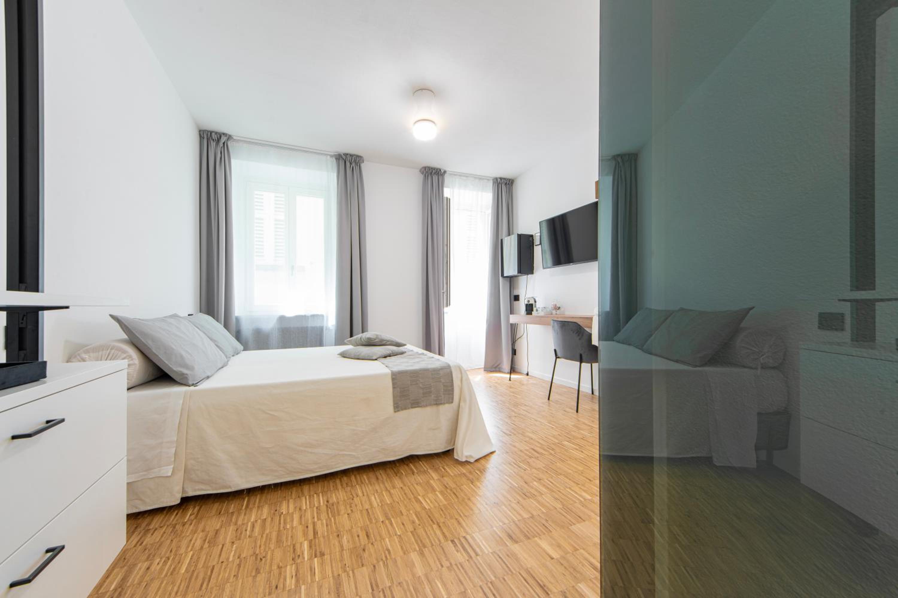Double or Twin Room - Photo 2