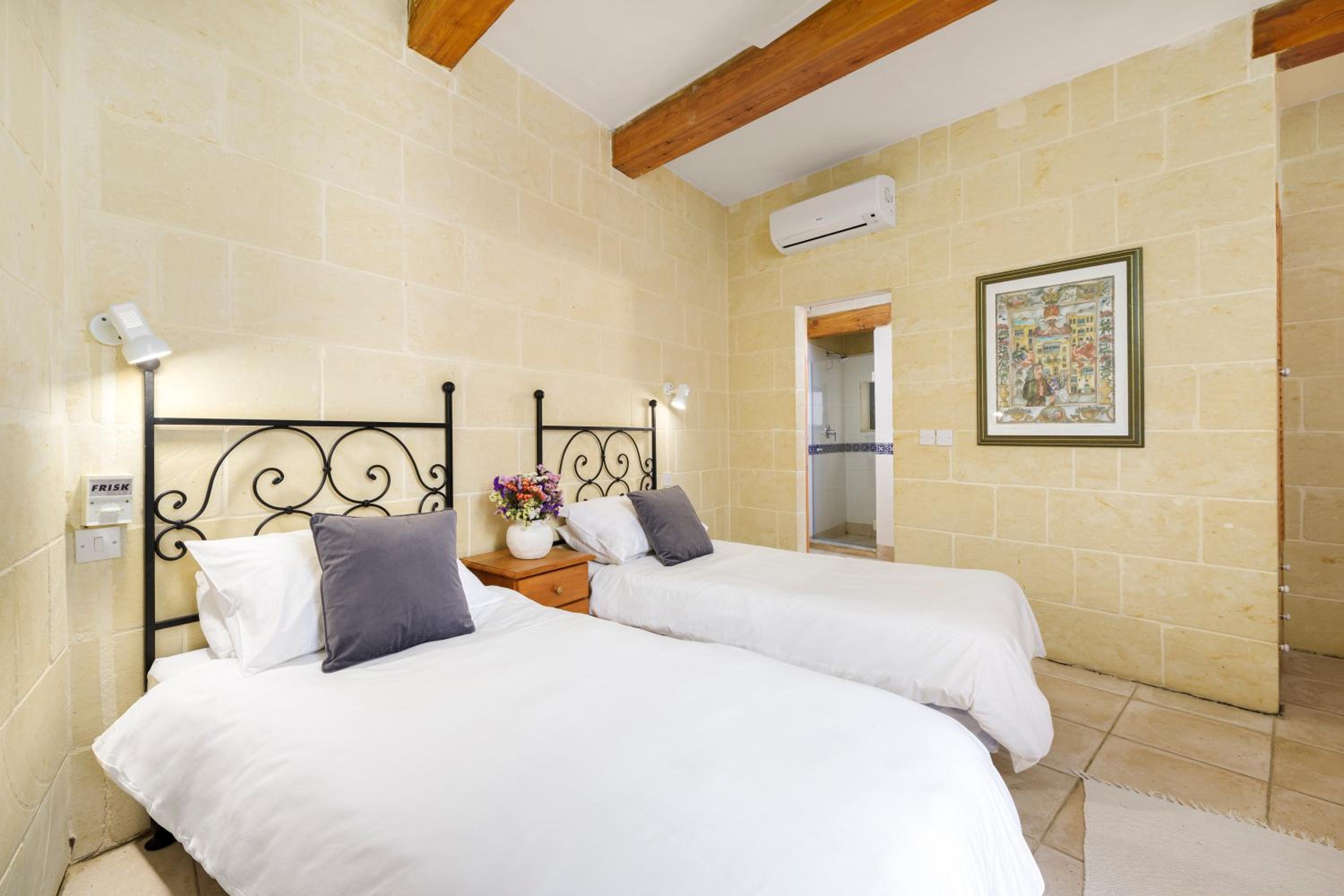 Villa photo 3