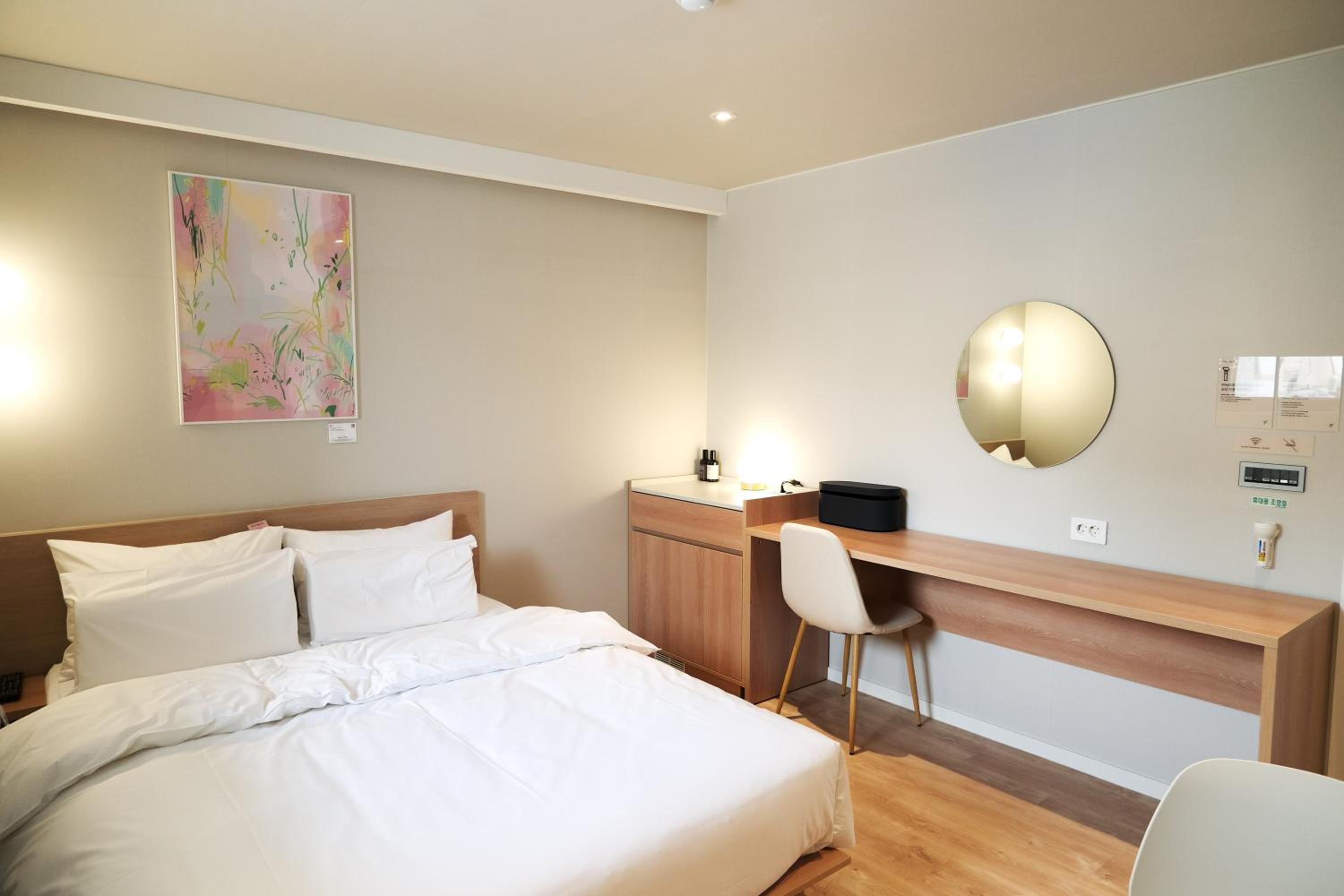 Deluxe Double Room with Hair Styling Tools photo 1