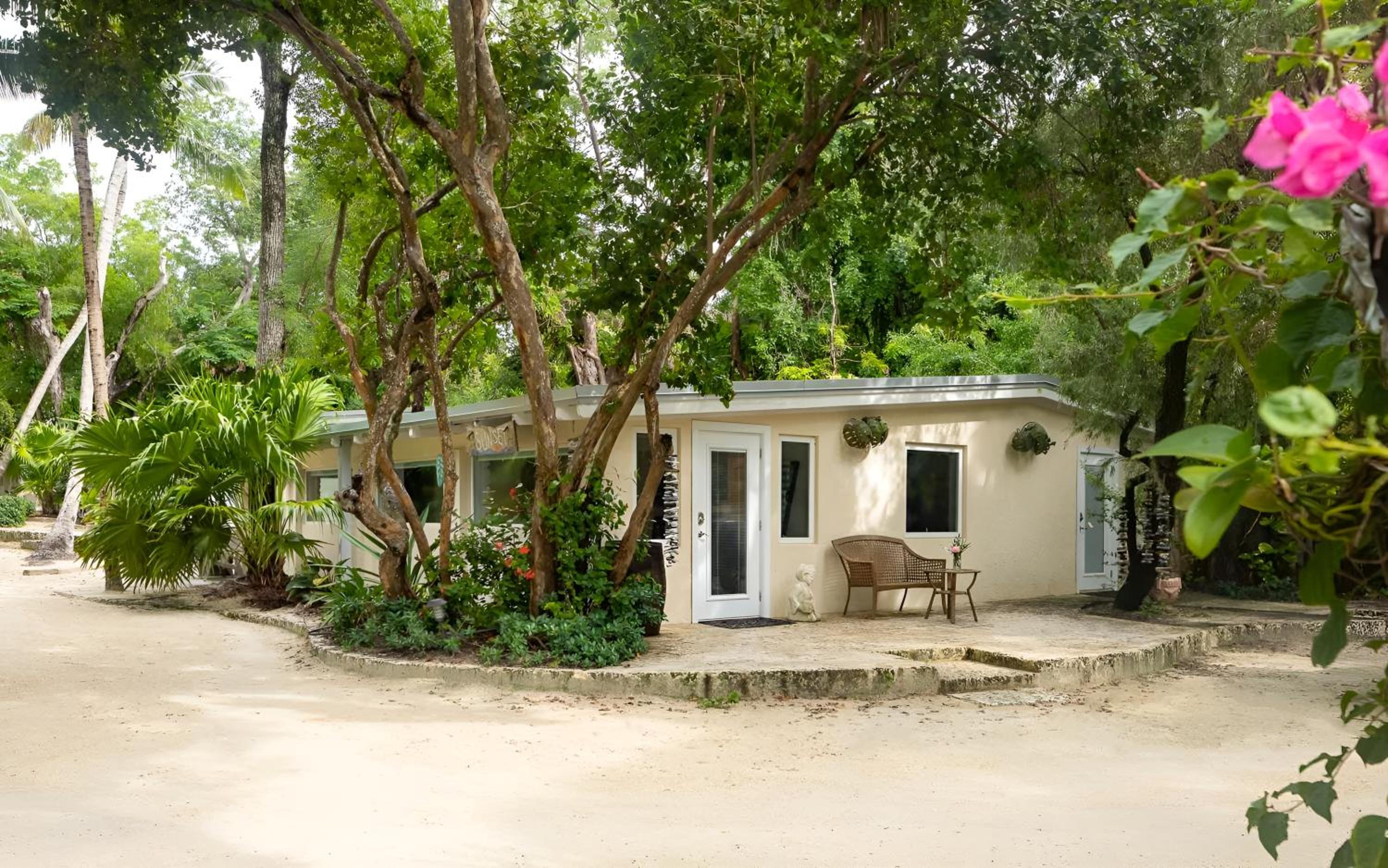 Sunset Sea View Bungalow photo 2