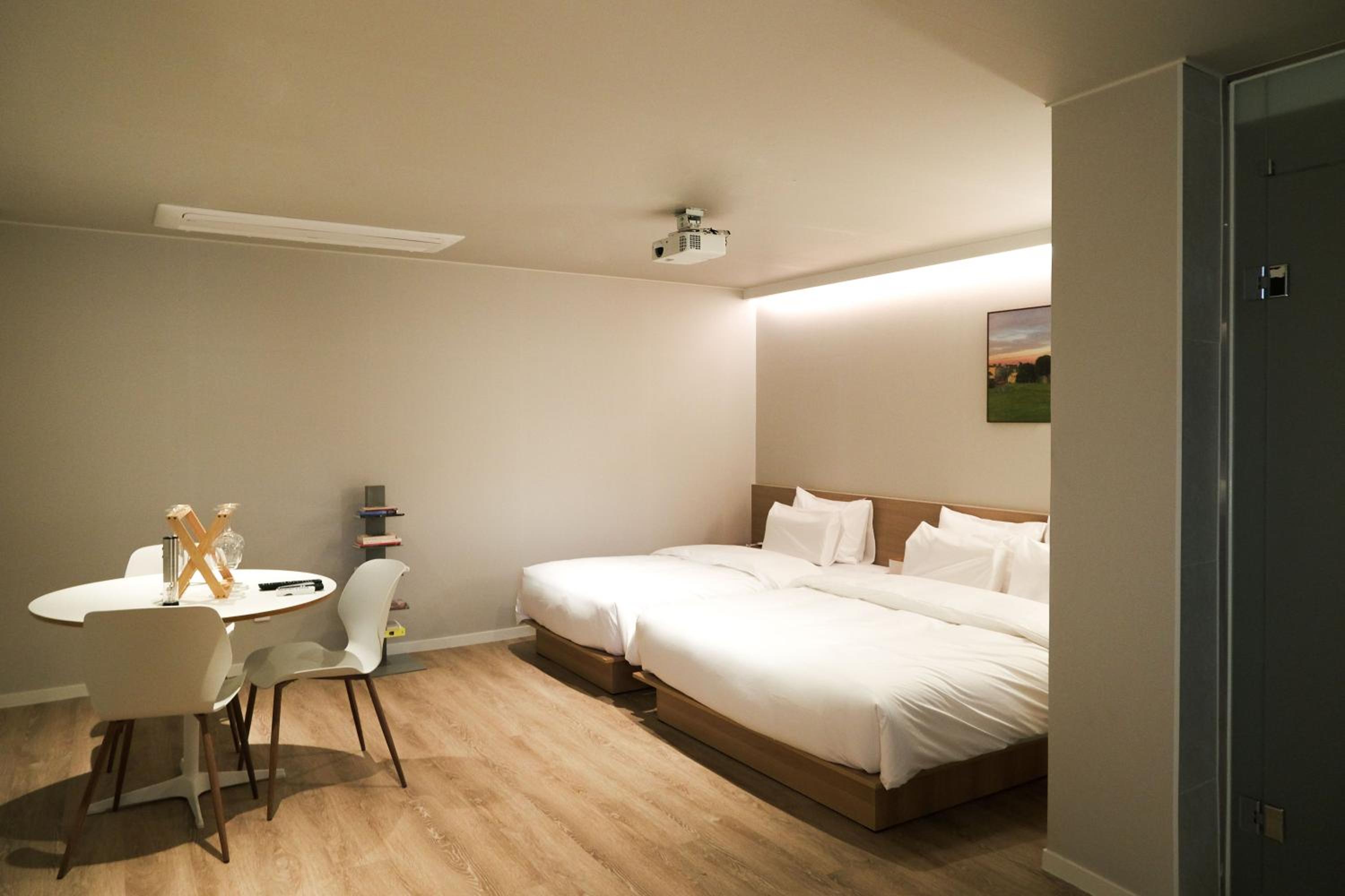 Suite with Wine & Book photo 1