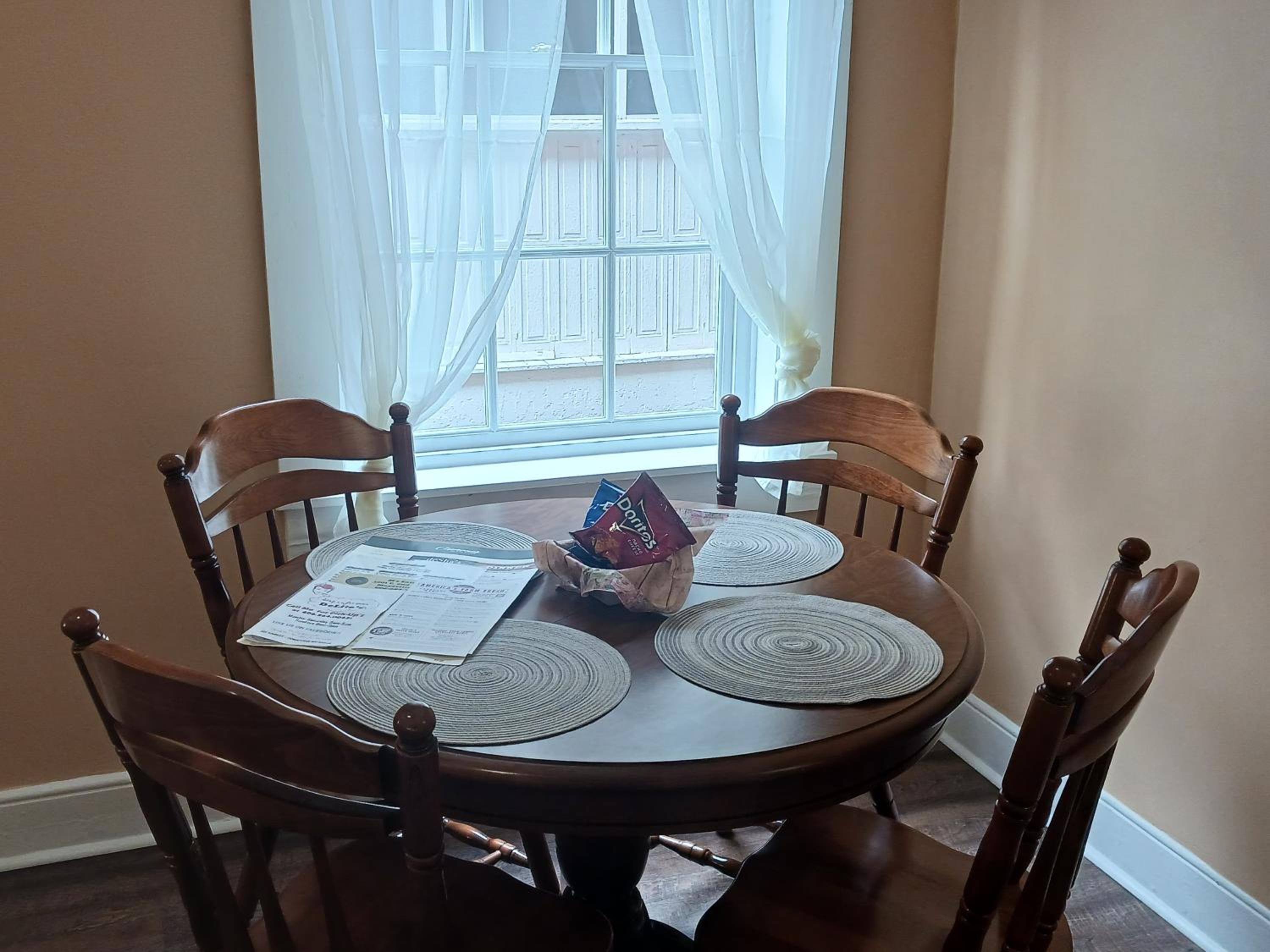 Deluxe Queen Suite - Photo 2