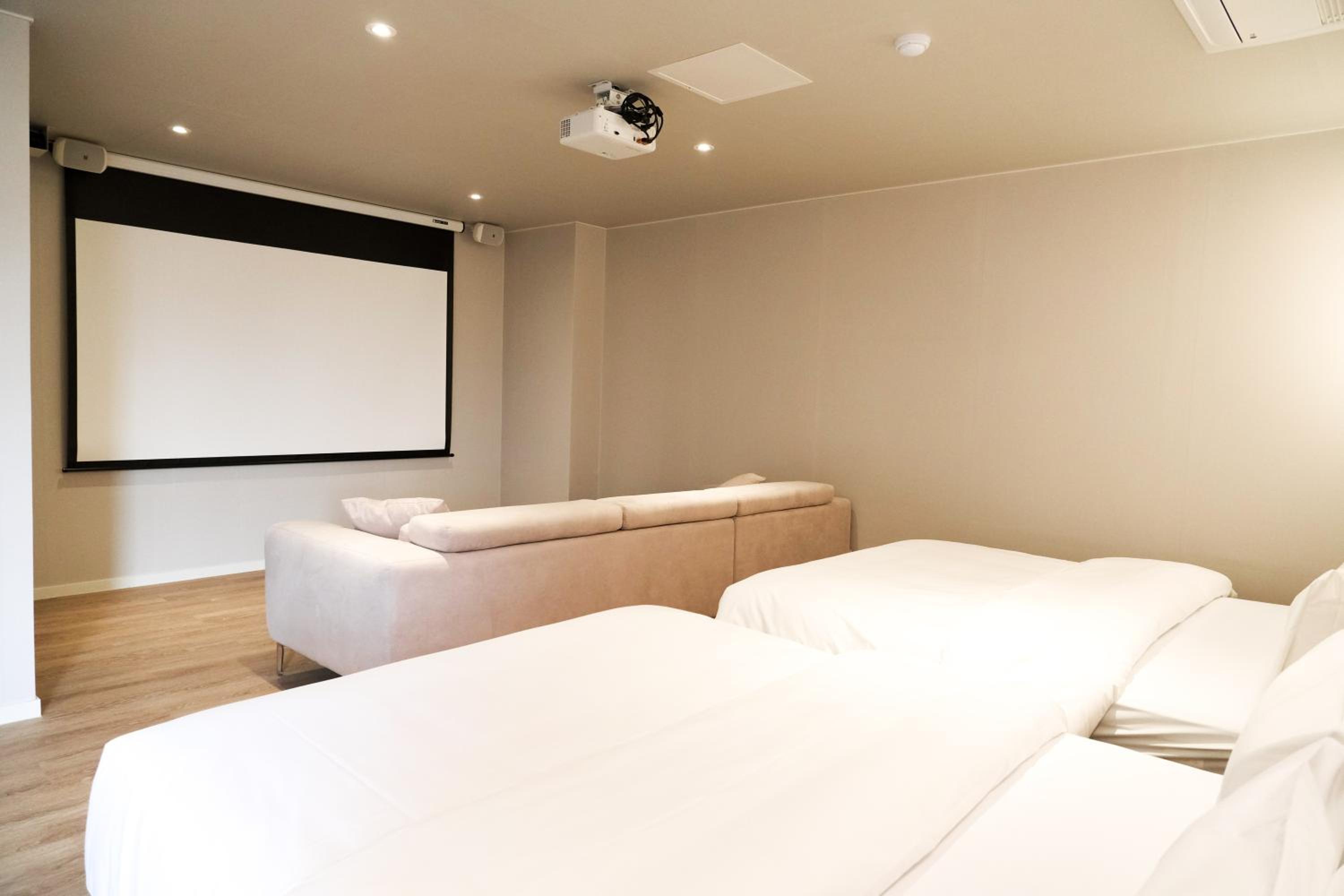 Suite with Movie & Spa photo 1