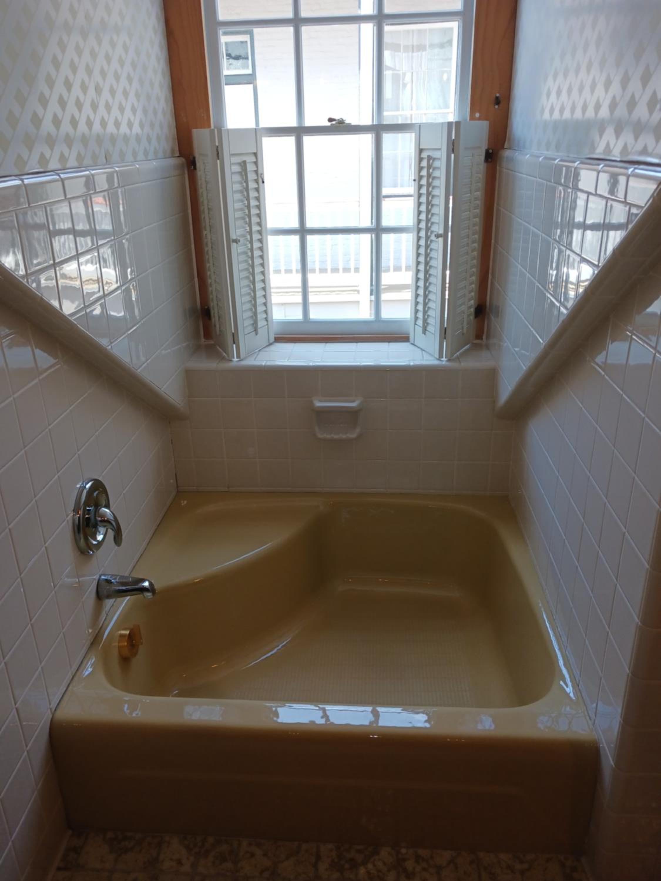 Queen Suite - Photo 2