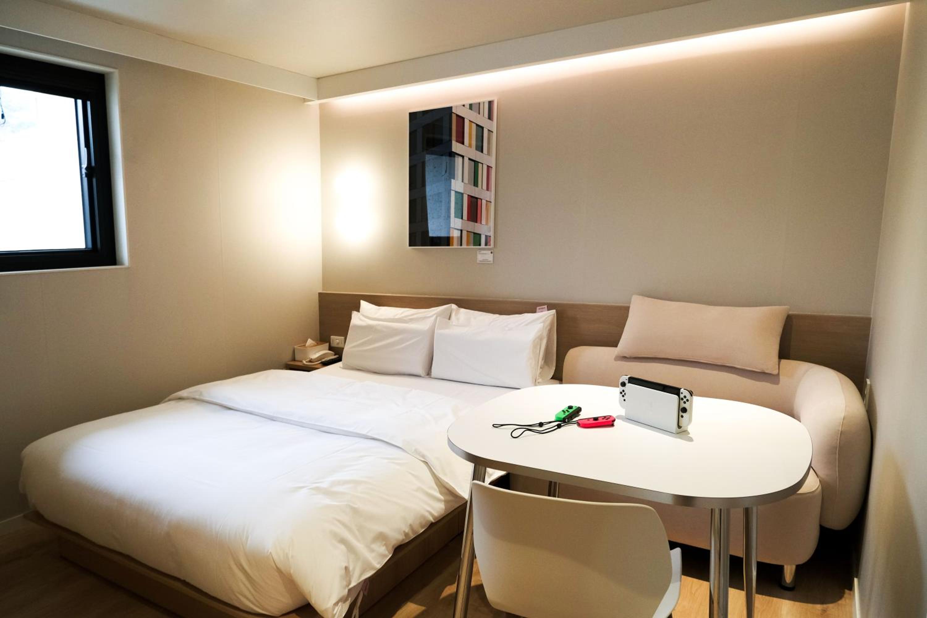 Deluxe Double Room with Console Game photo 3