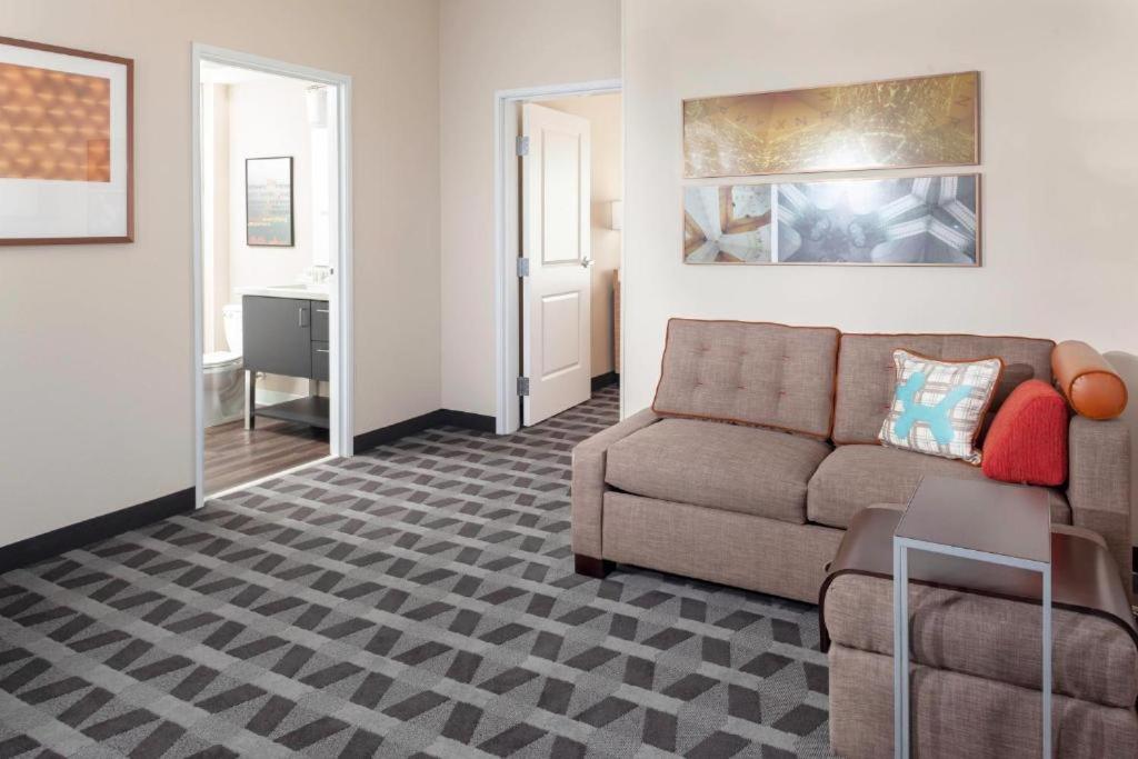 1 Bedroom Suite, 1 Queen, Sofa bed
