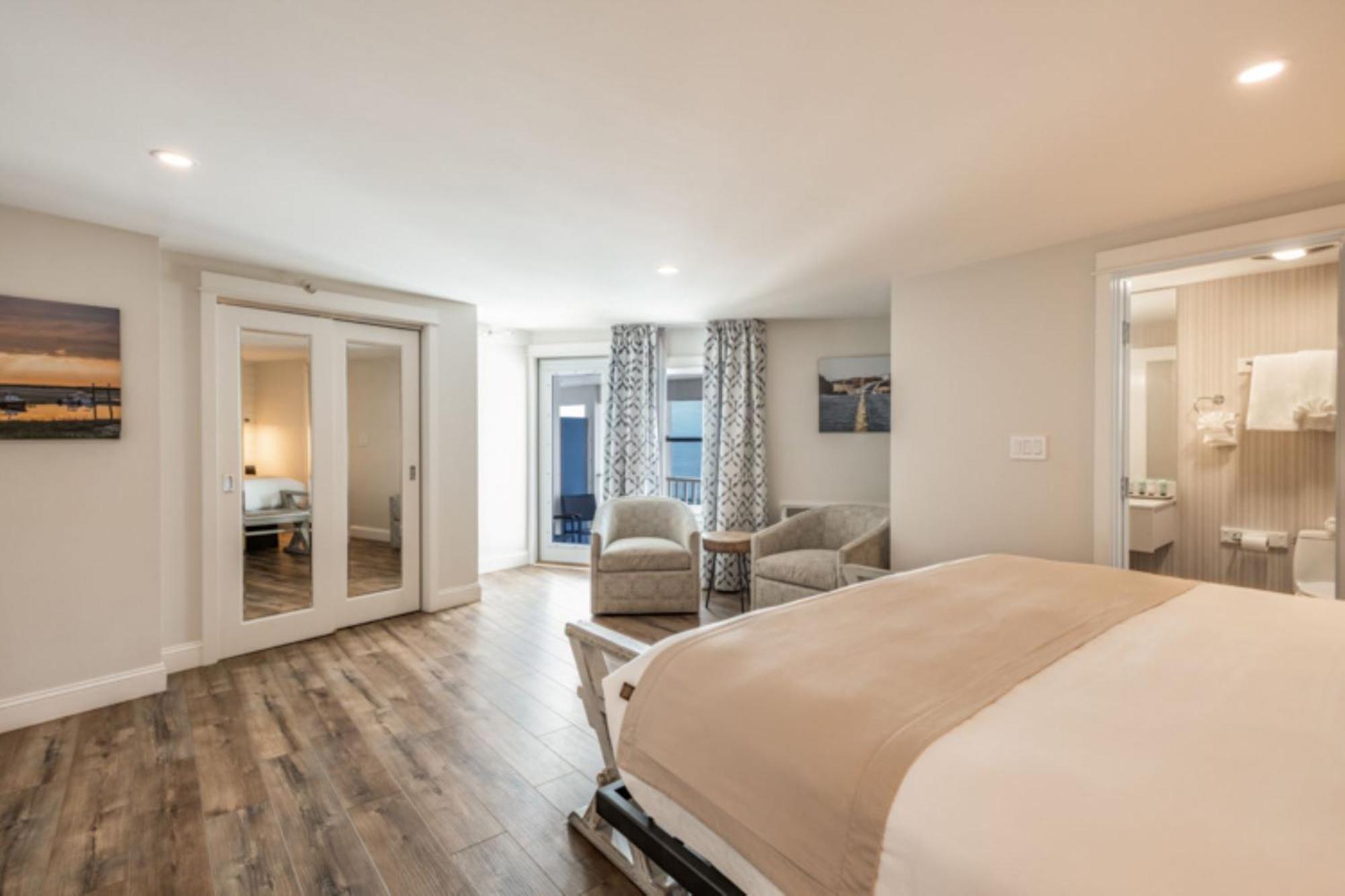 King Suite with Ocean View photo 3