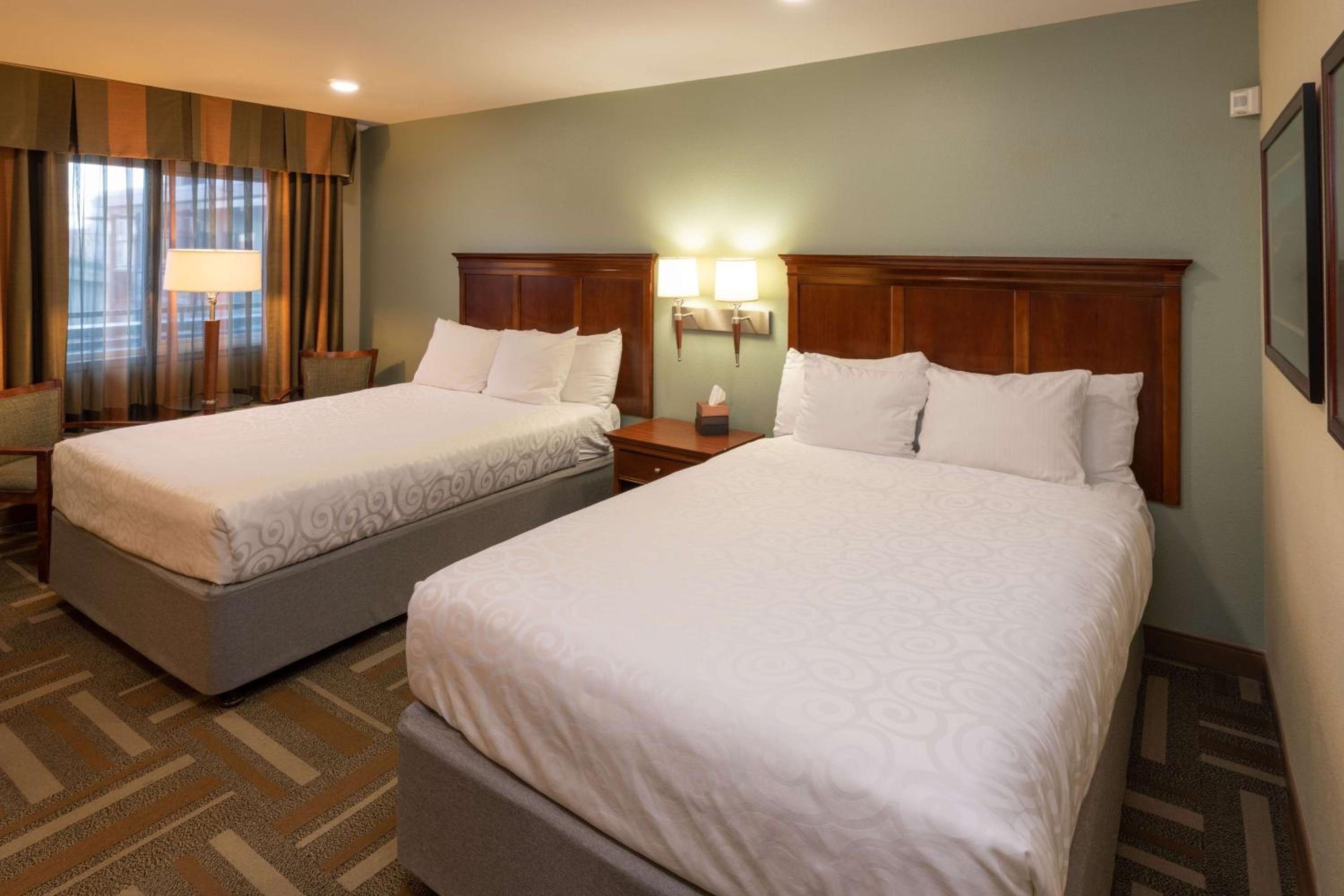Double Room with Two Double Beds - Non Smoking - Photo 3