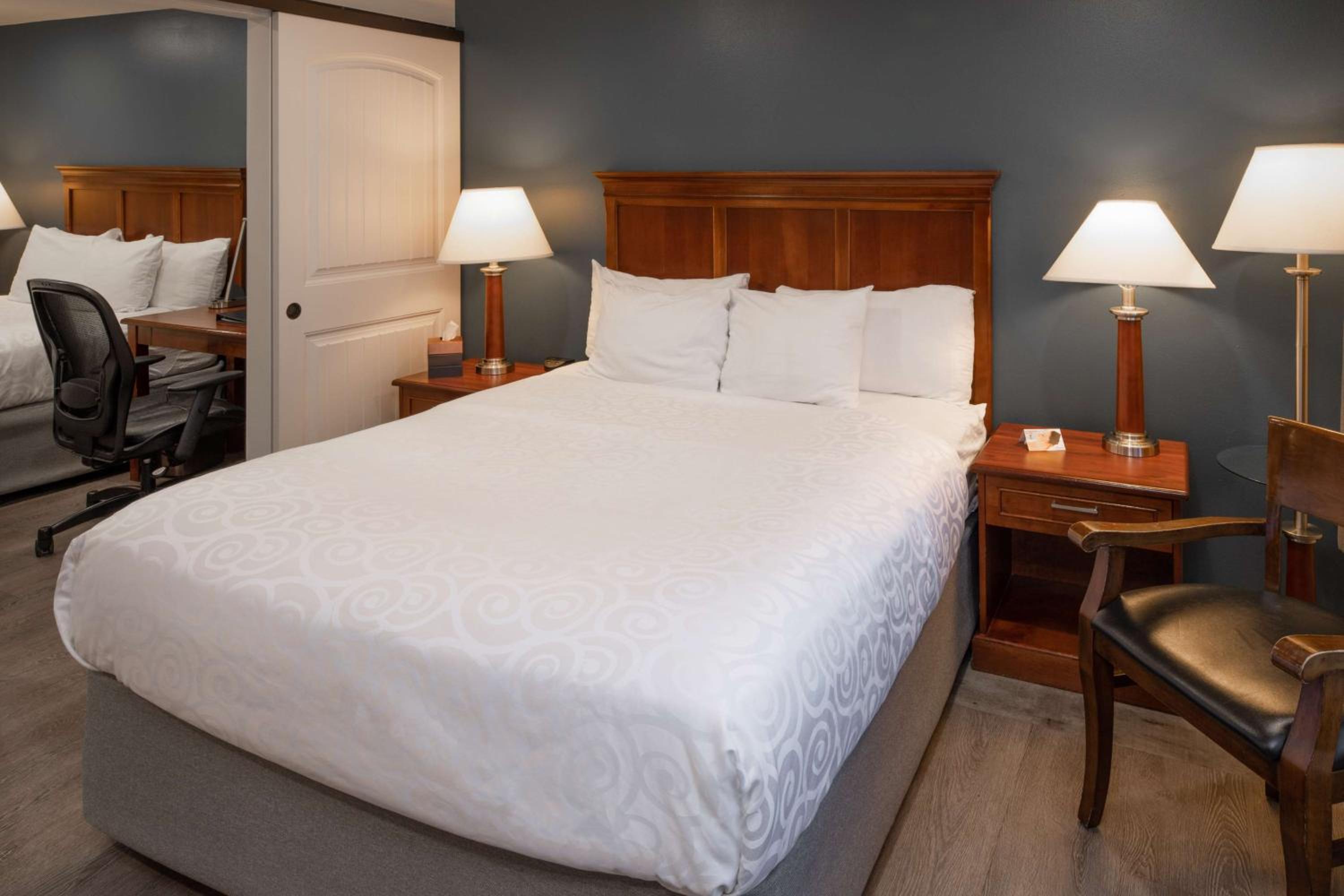 Queen Room with Two Queen Beds - Non Smoking - Photo 1