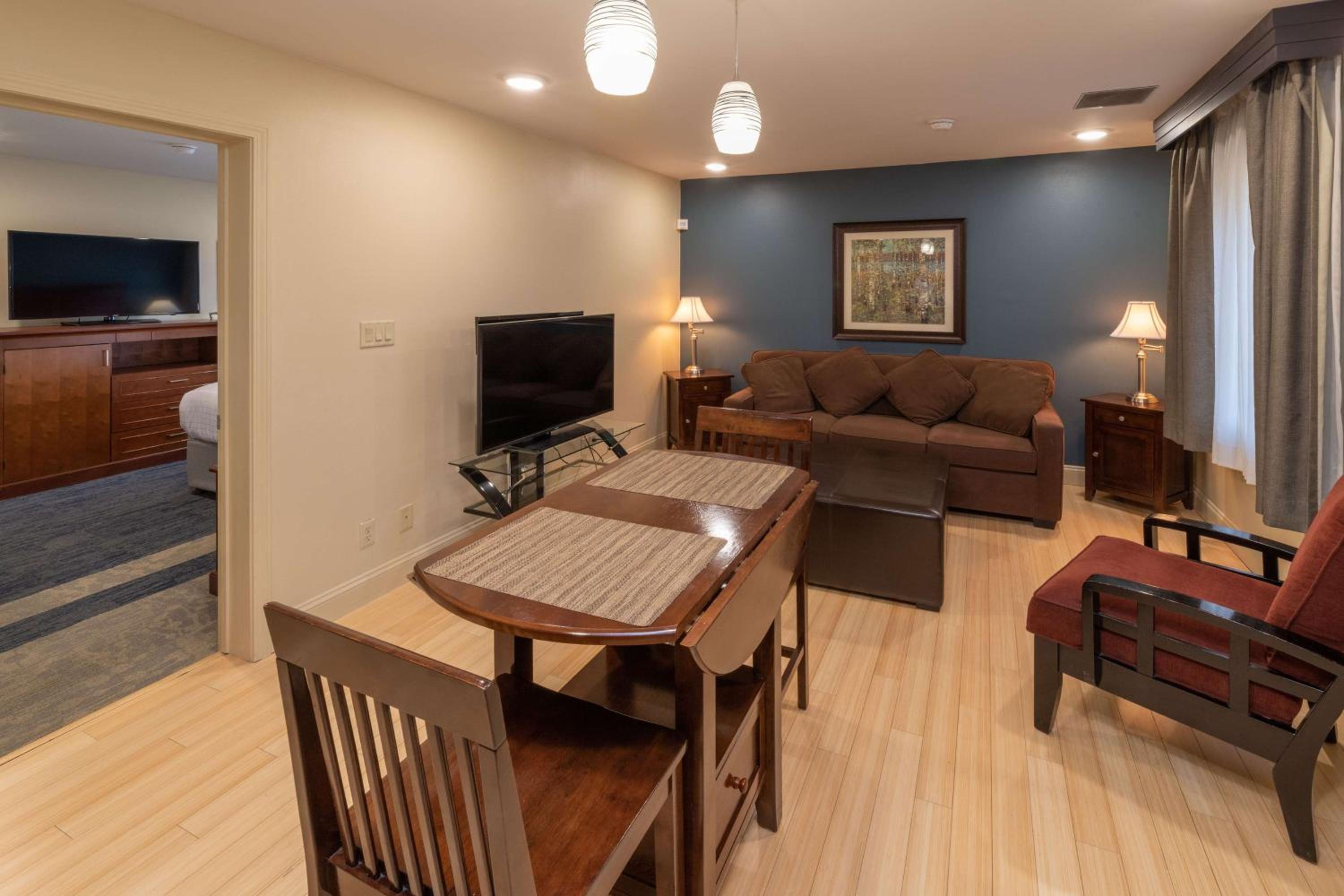 Two-Room King Suite with Kitchenette - Non-Smoking - Photo 1