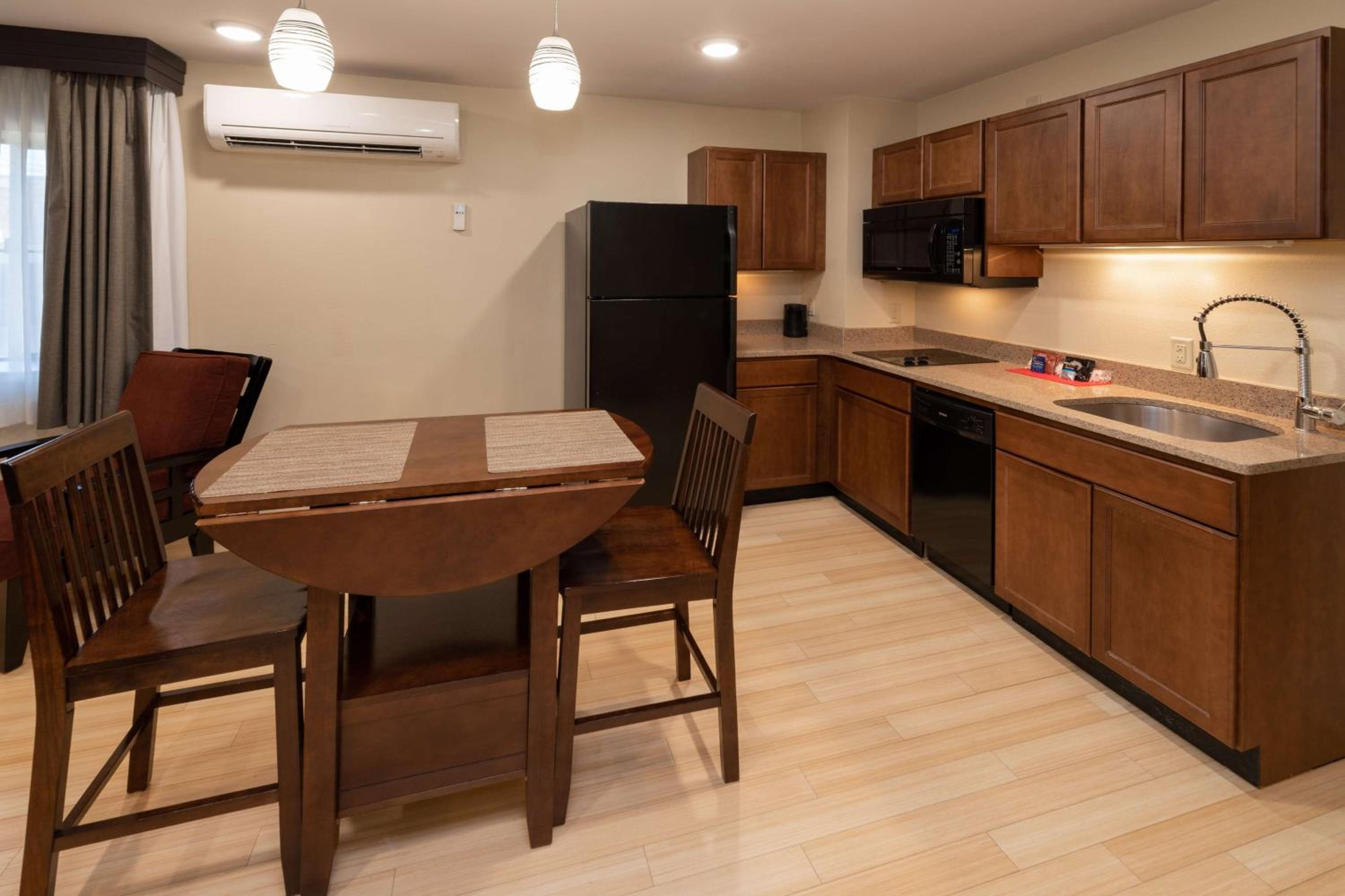 Two-Room King Suite with Kitchenette - Non-Smoking - Photo 3