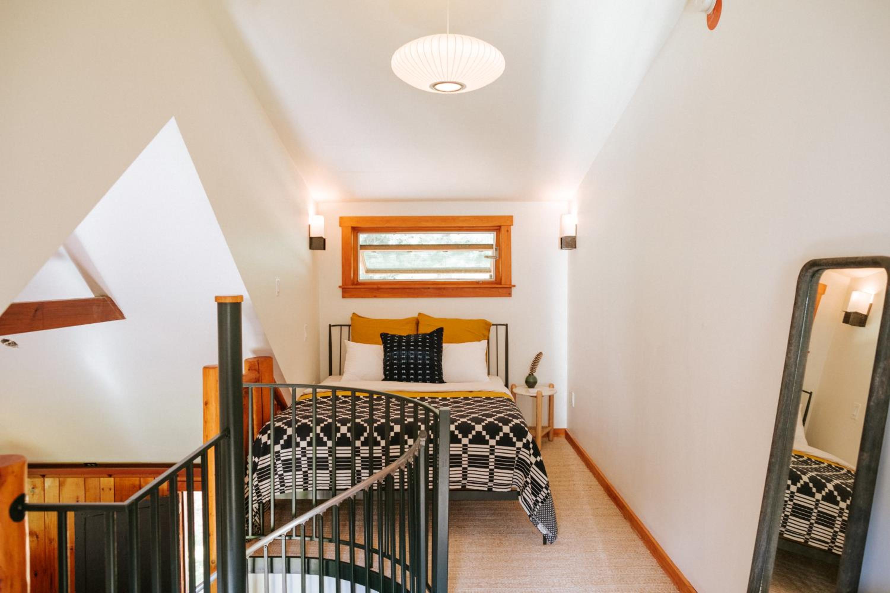 Suite with Balcony - Photo 5