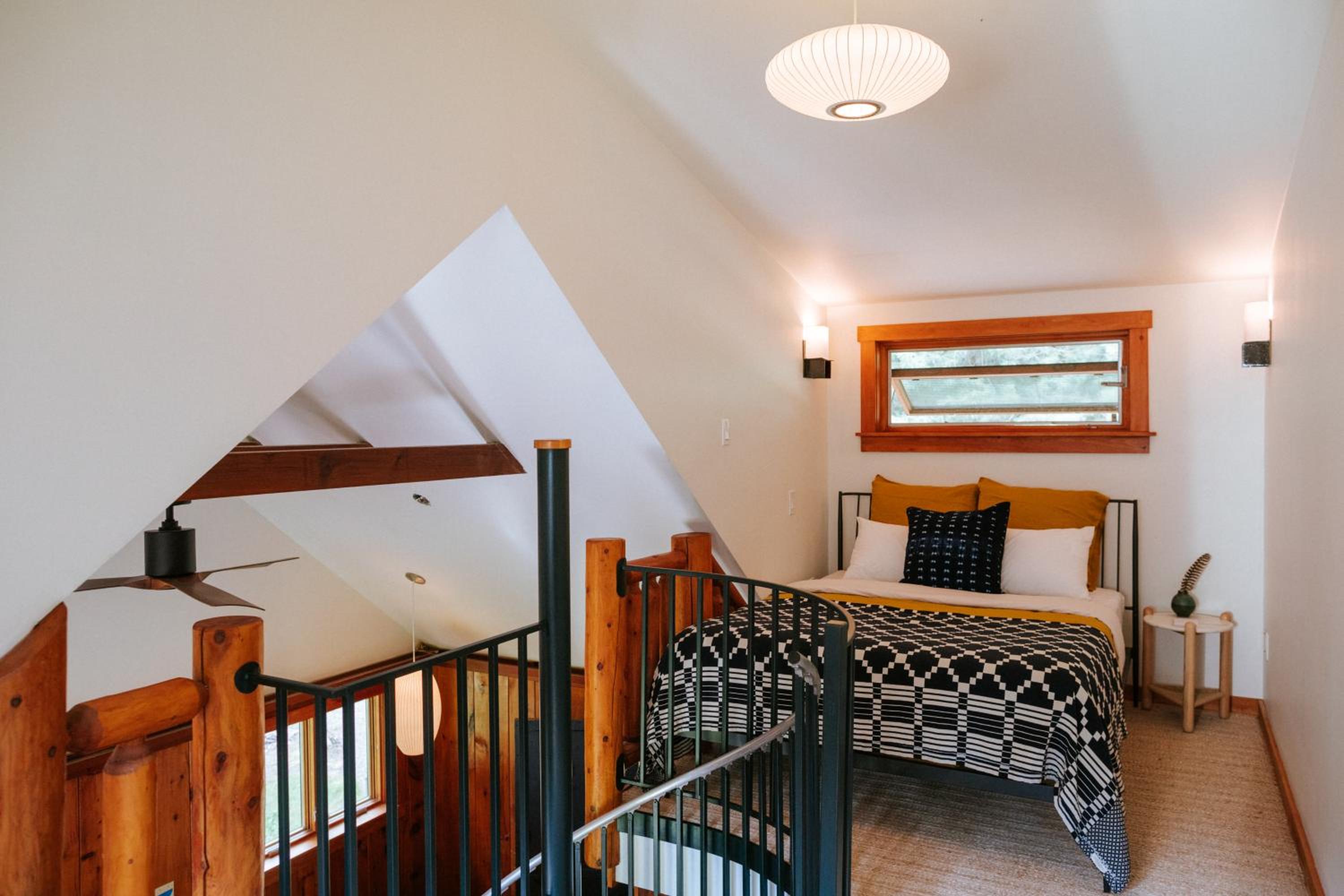 Suite with Balcony - Photo 4