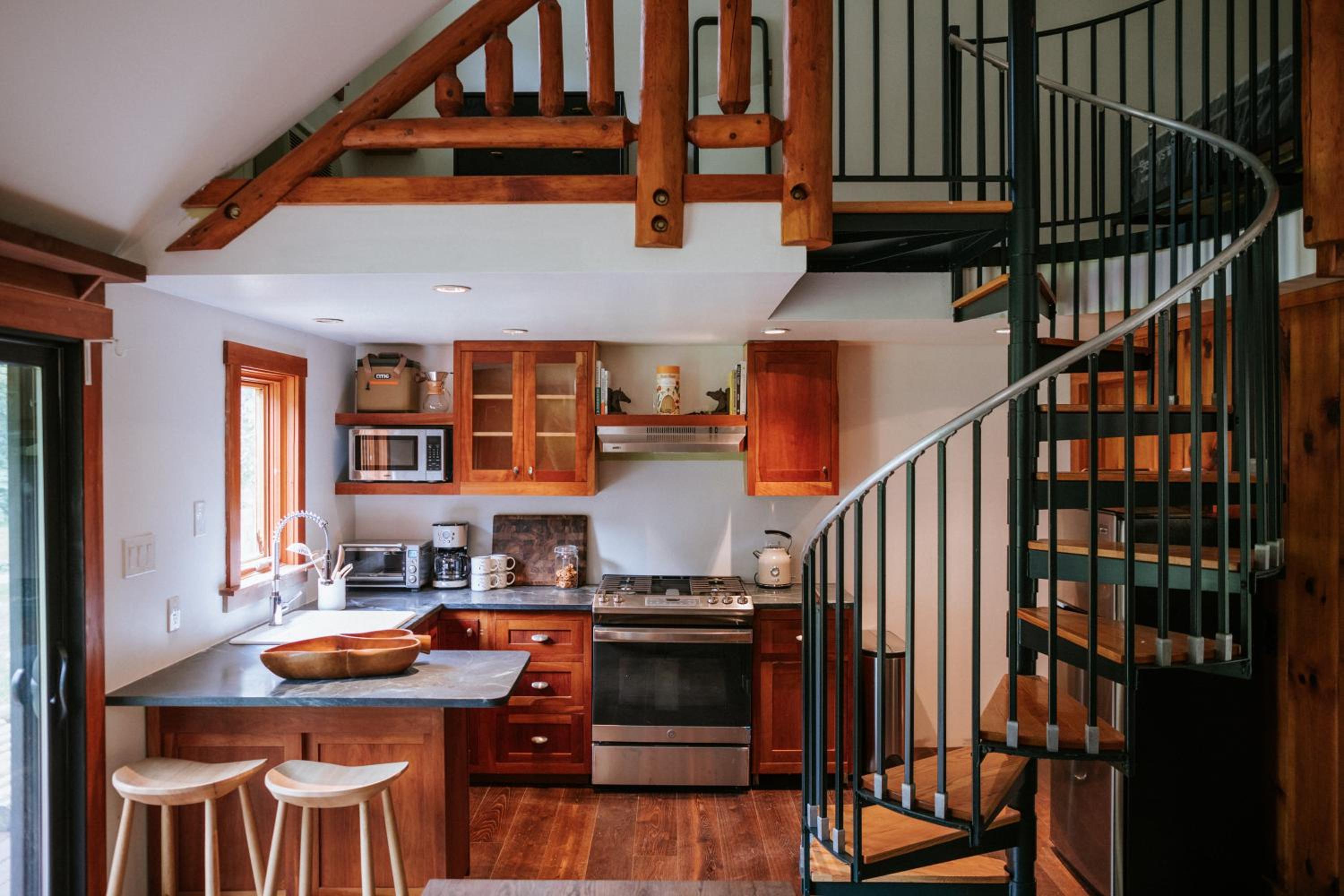 Suite with Balcony - Photo 3