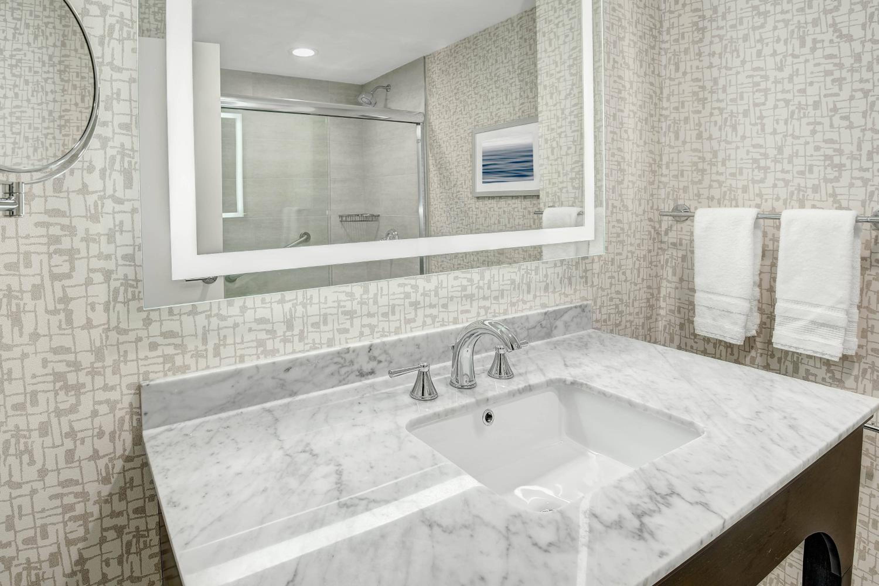 Standard King Room - Photo 6