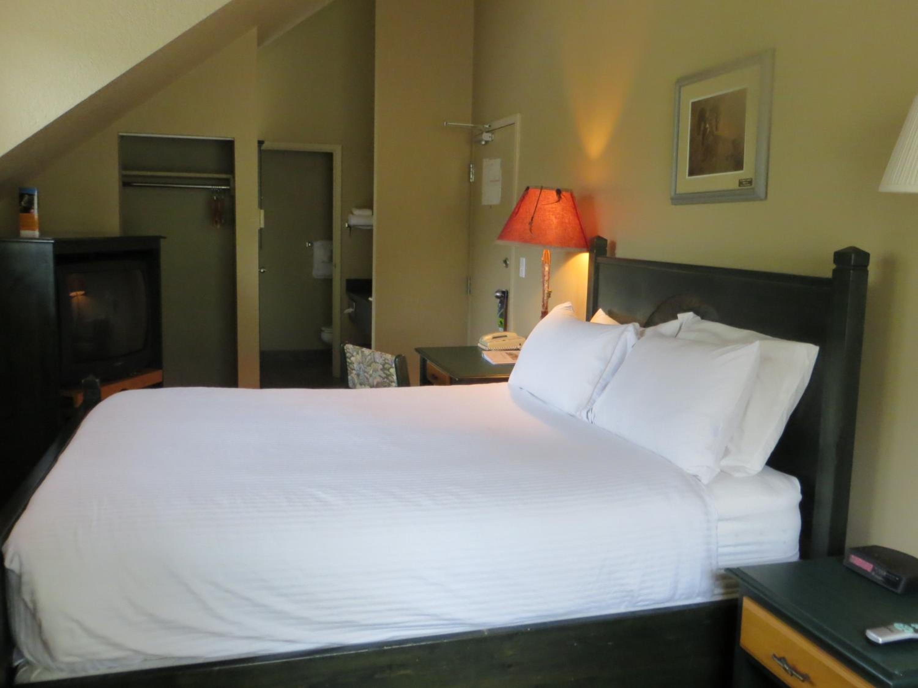 Deluxe King Room - Photo 6
