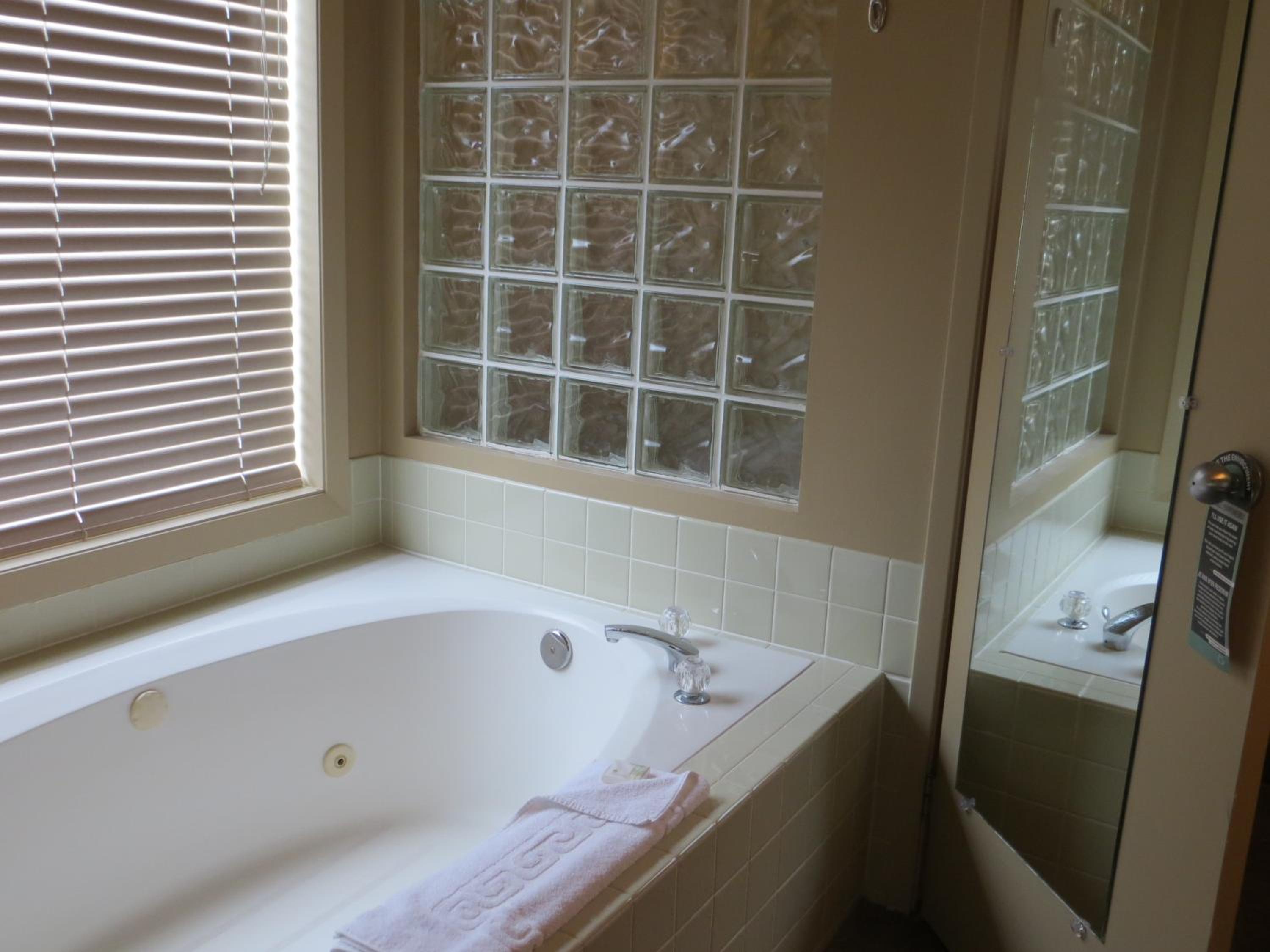 Deluxe King Room - Photo 2